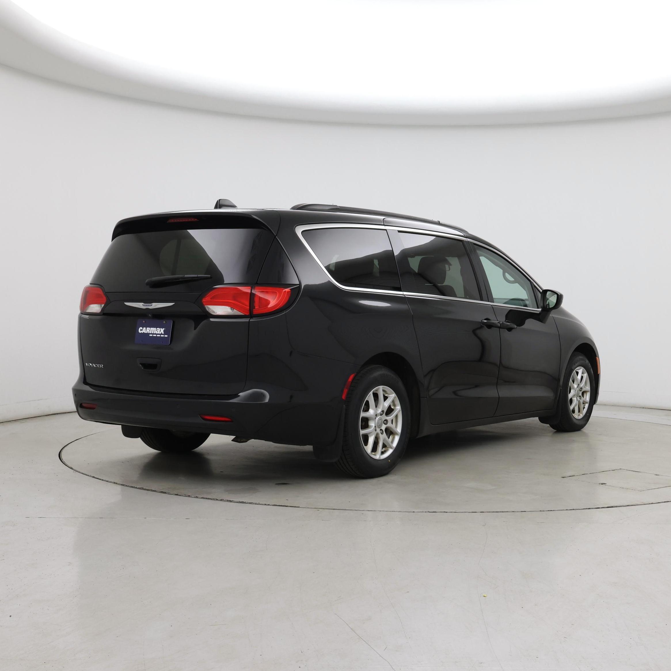 Thumbnail: 2020 Chrysler Voyager - 8