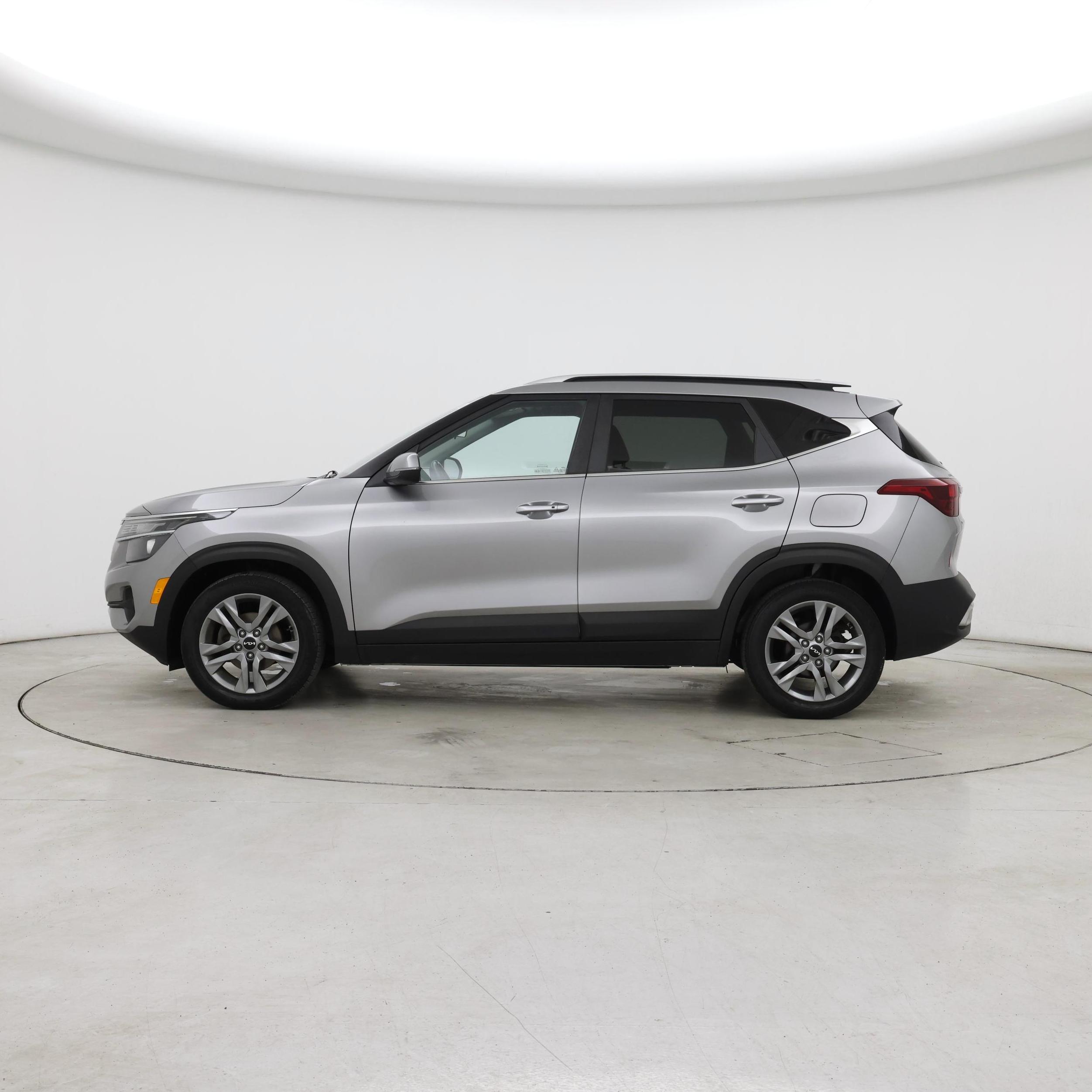 Thumbnail: 2022 Kia Seltos - 3