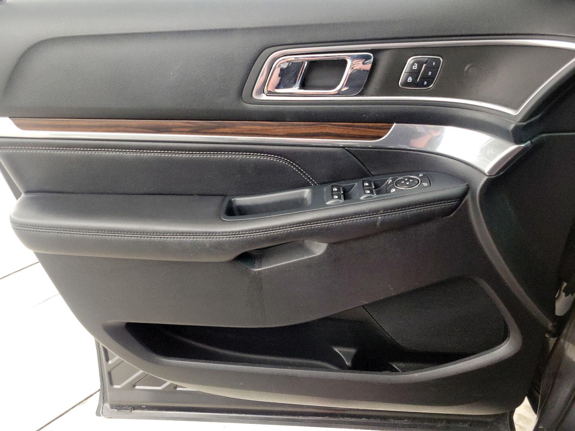 Thumbnail: 2016 Ford Explorer - 12