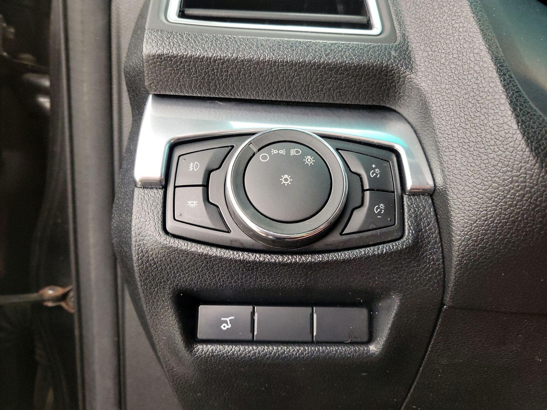 Thumbnail: 2016 Ford Explorer - 13