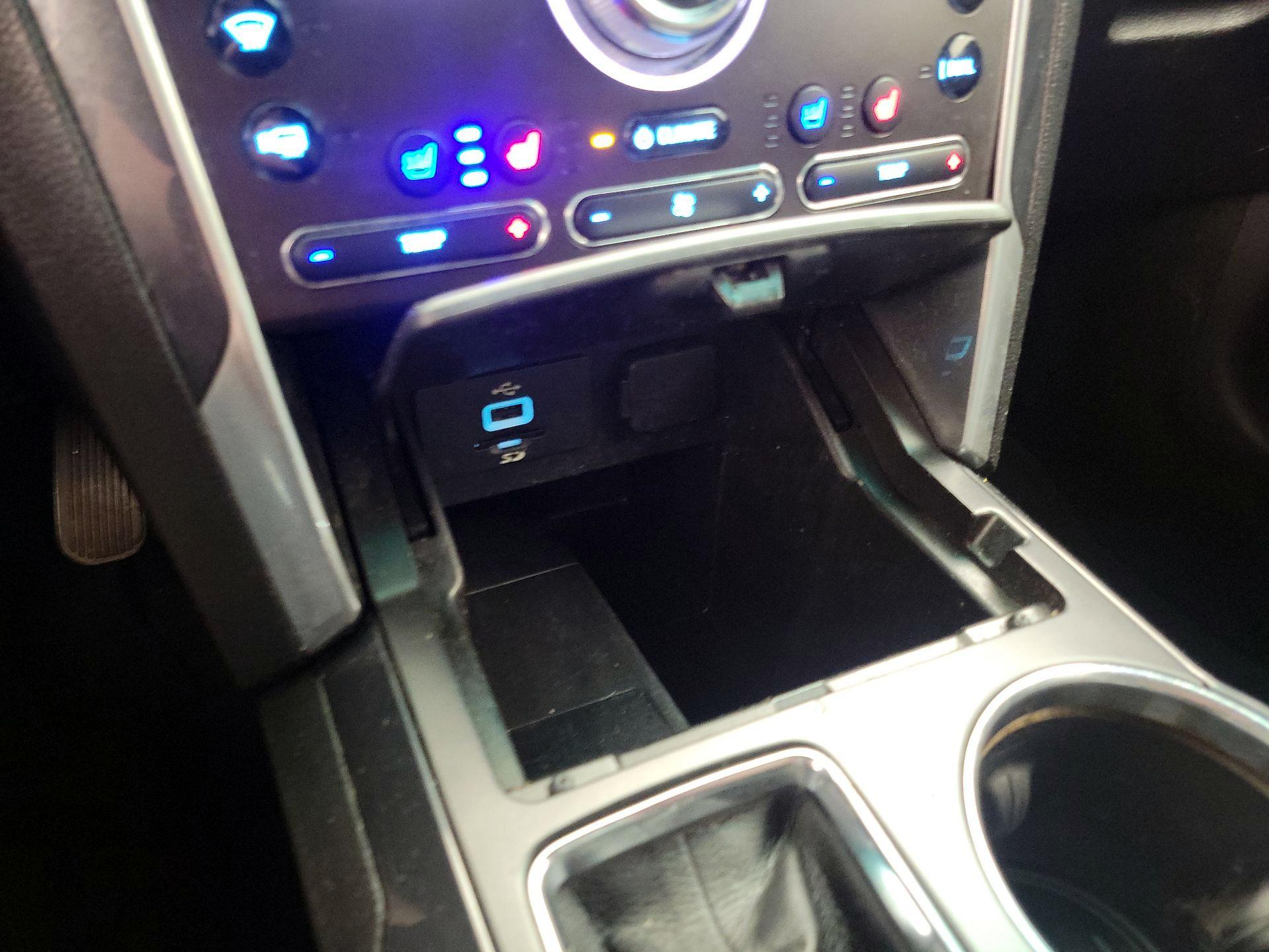 Thumbnail: 2016 Ford Explorer - 18