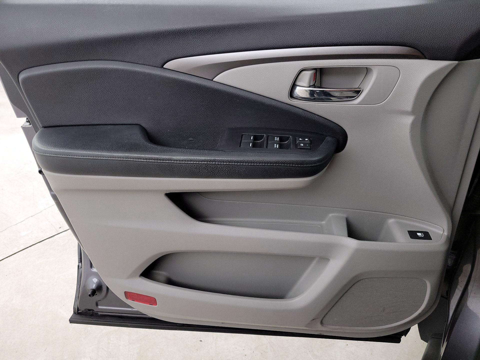 Thumbnail: 2018 Honda Pilot - 12