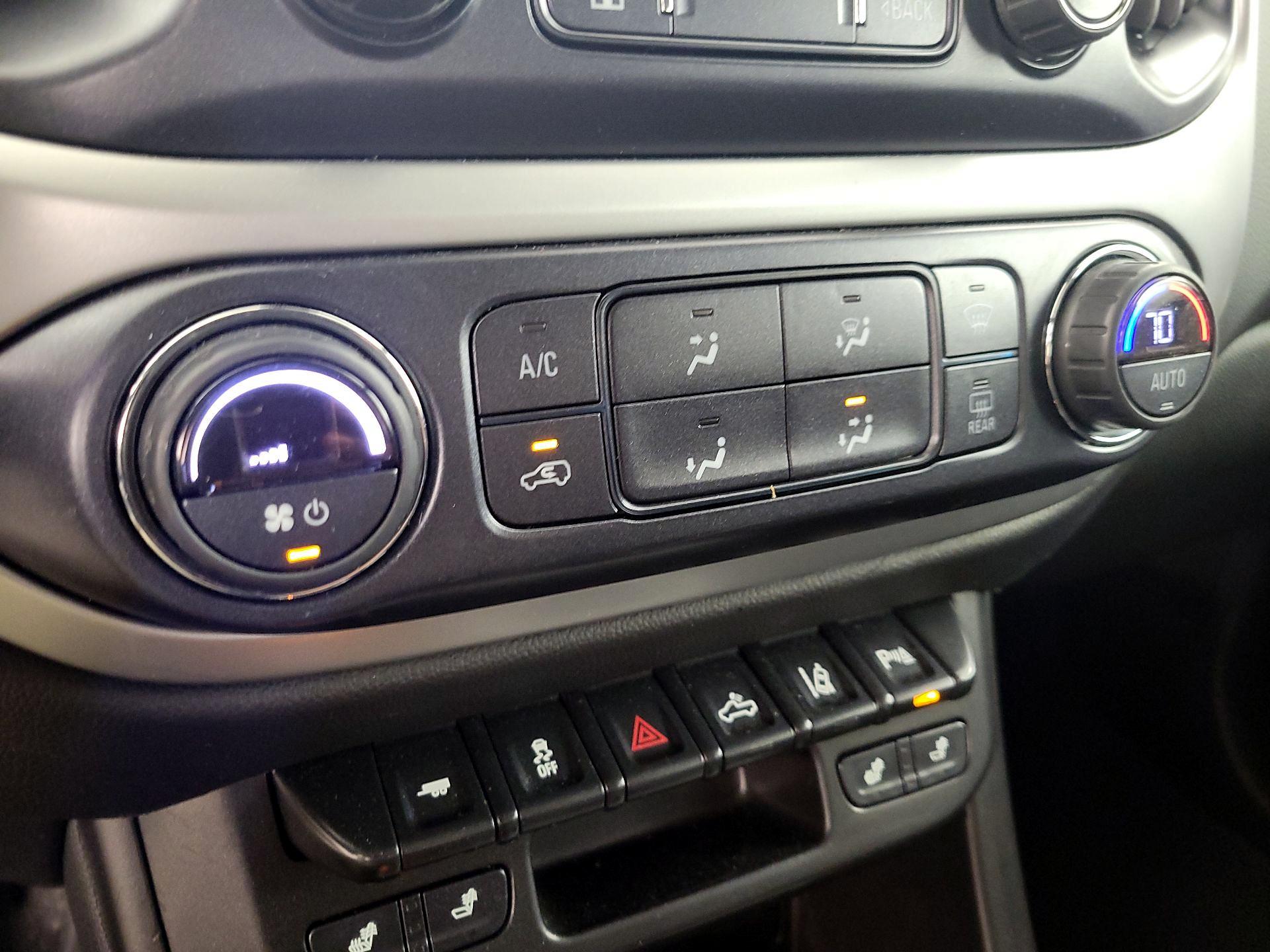 Thumbnail: 2021 Chevrolet Colorado - 16