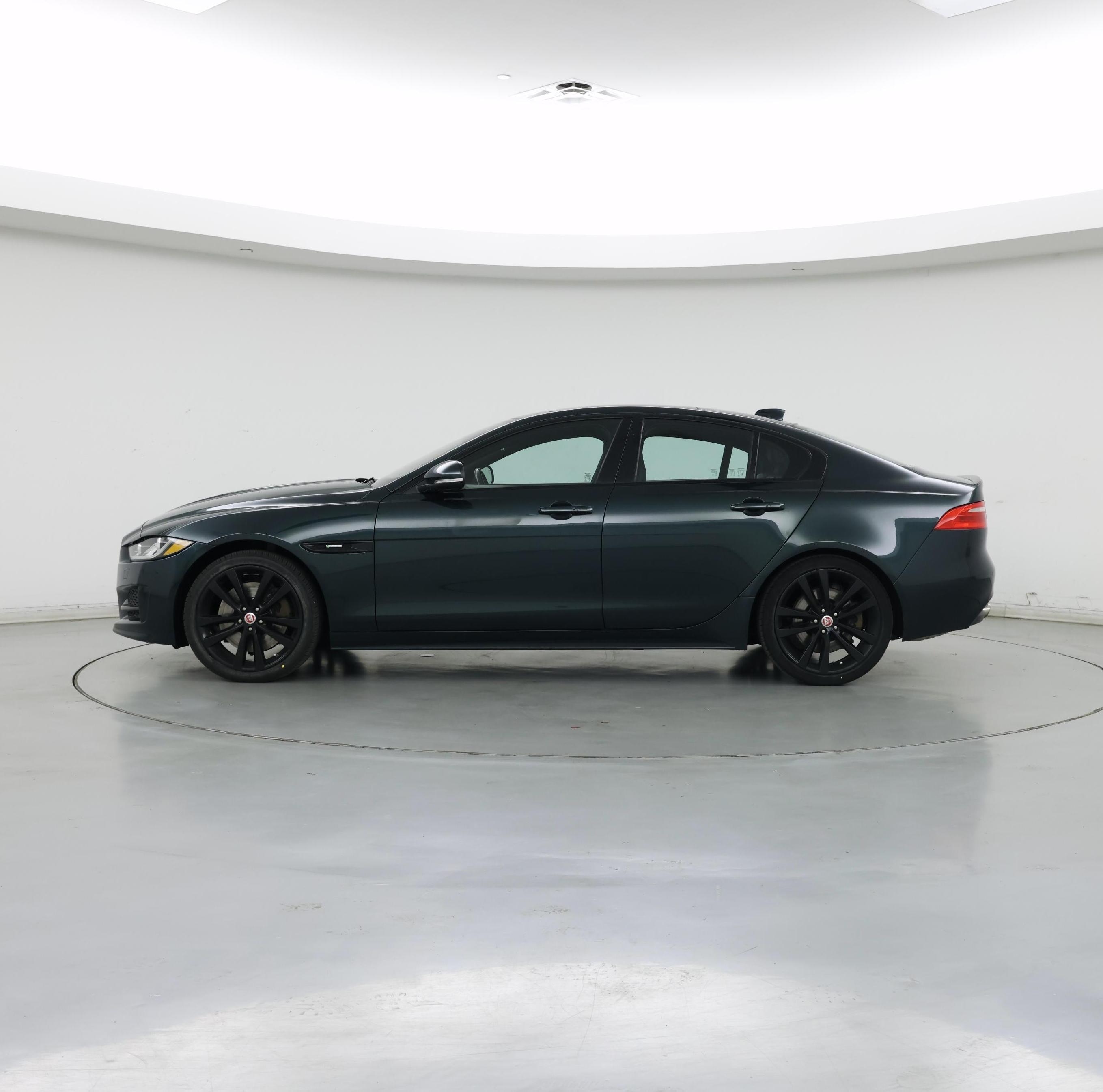 Thumbnail: 2017 Jaguar XE - 3