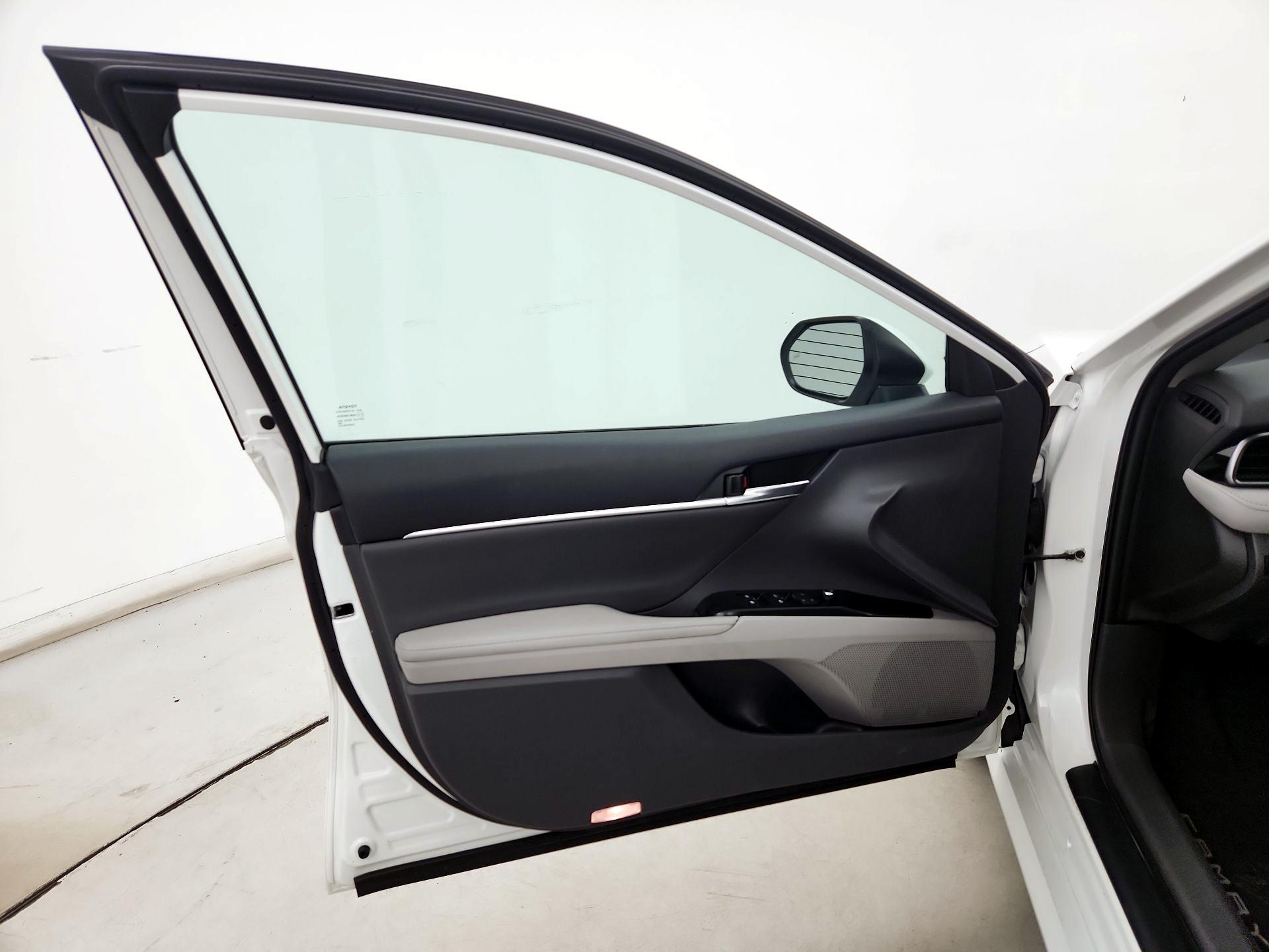 Thumbnail: 2020 Toyota Camry - 12