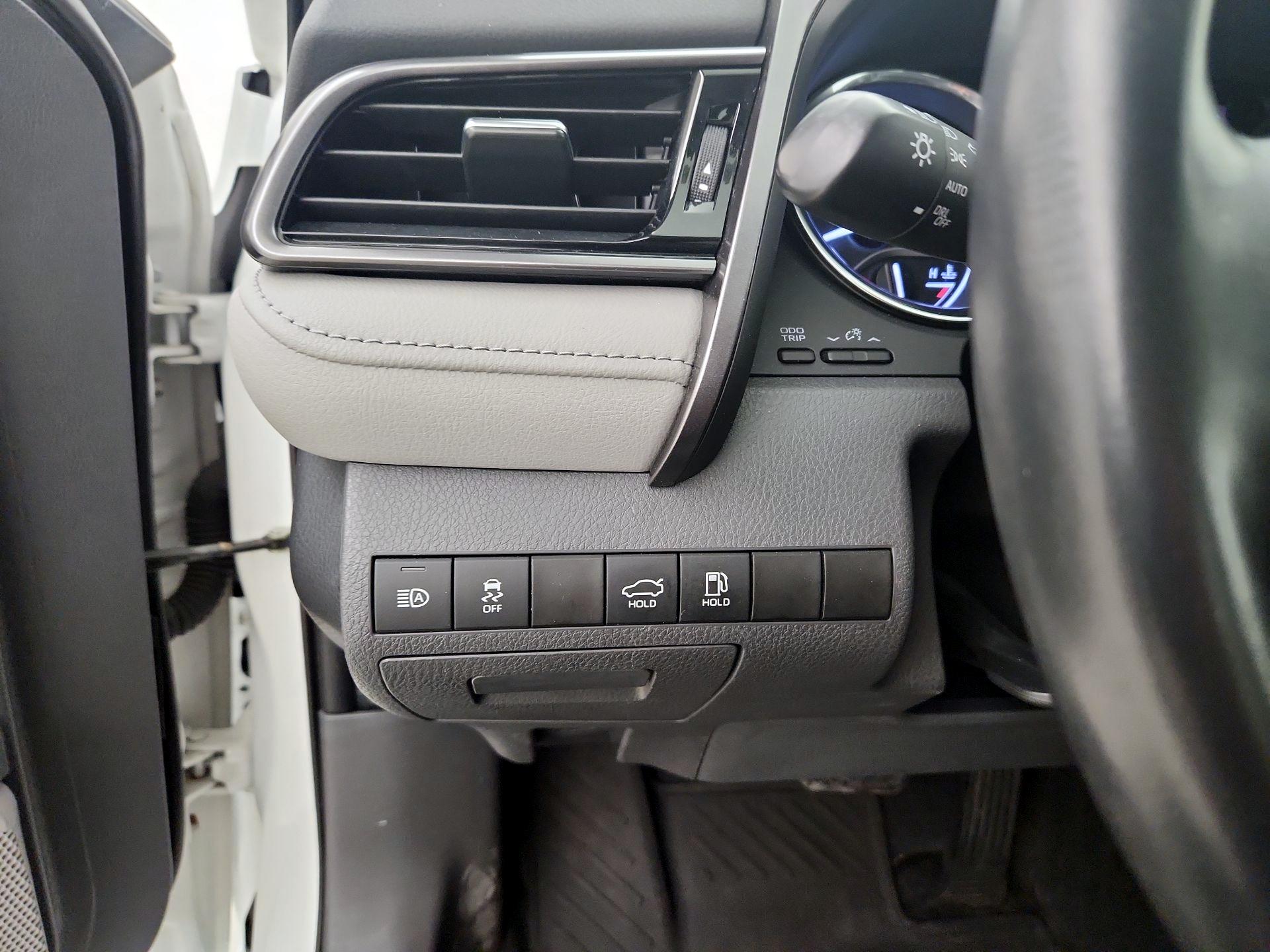 Thumbnail: 2020 Toyota Camry - 13