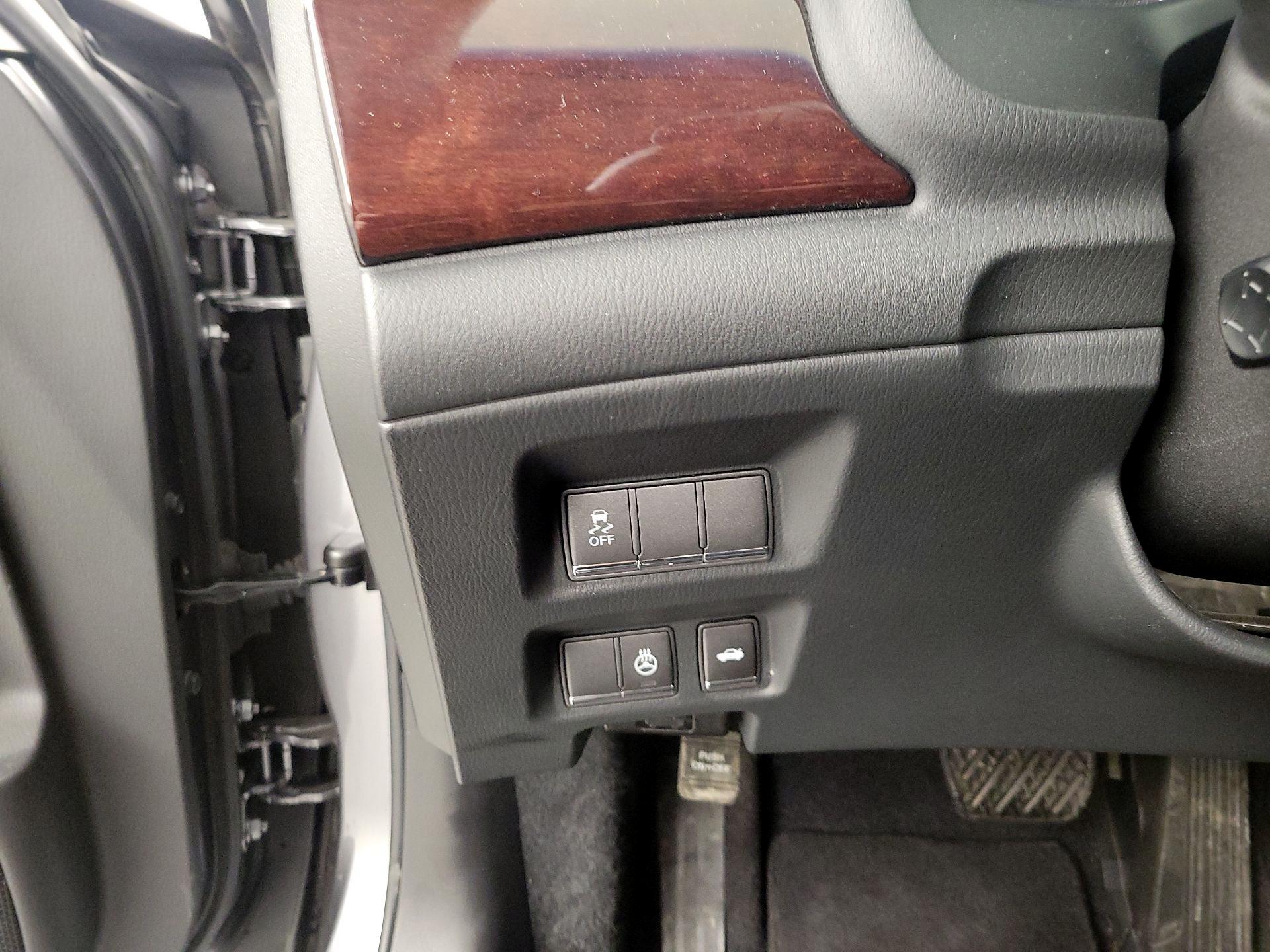 Thumbnail: 2015 INFINITI Q70 - 13