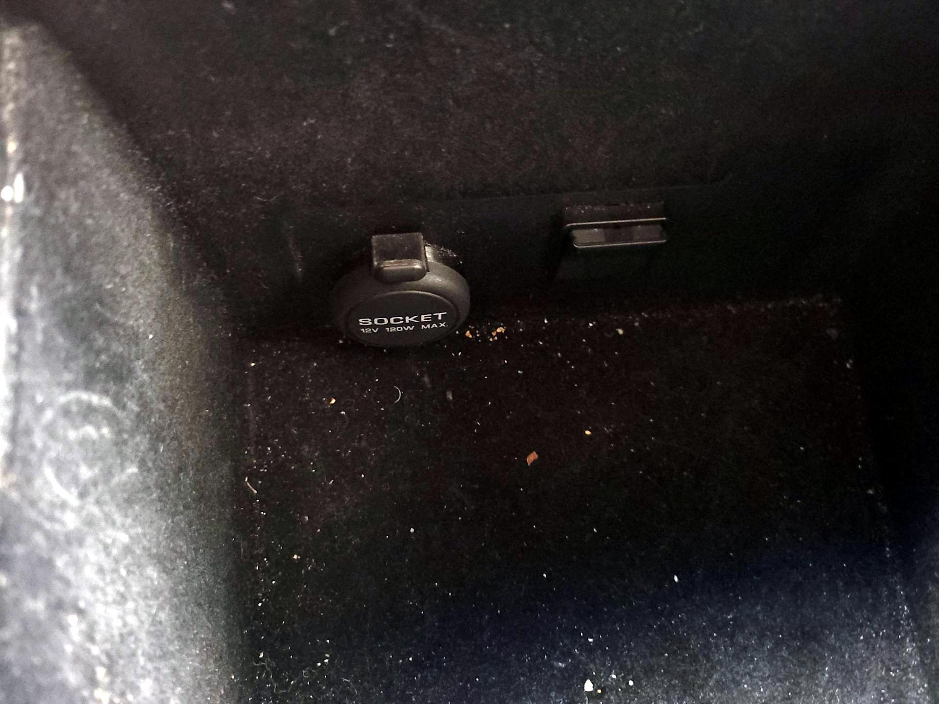 Thumbnail: 2015 INFINITI Q70 - 19