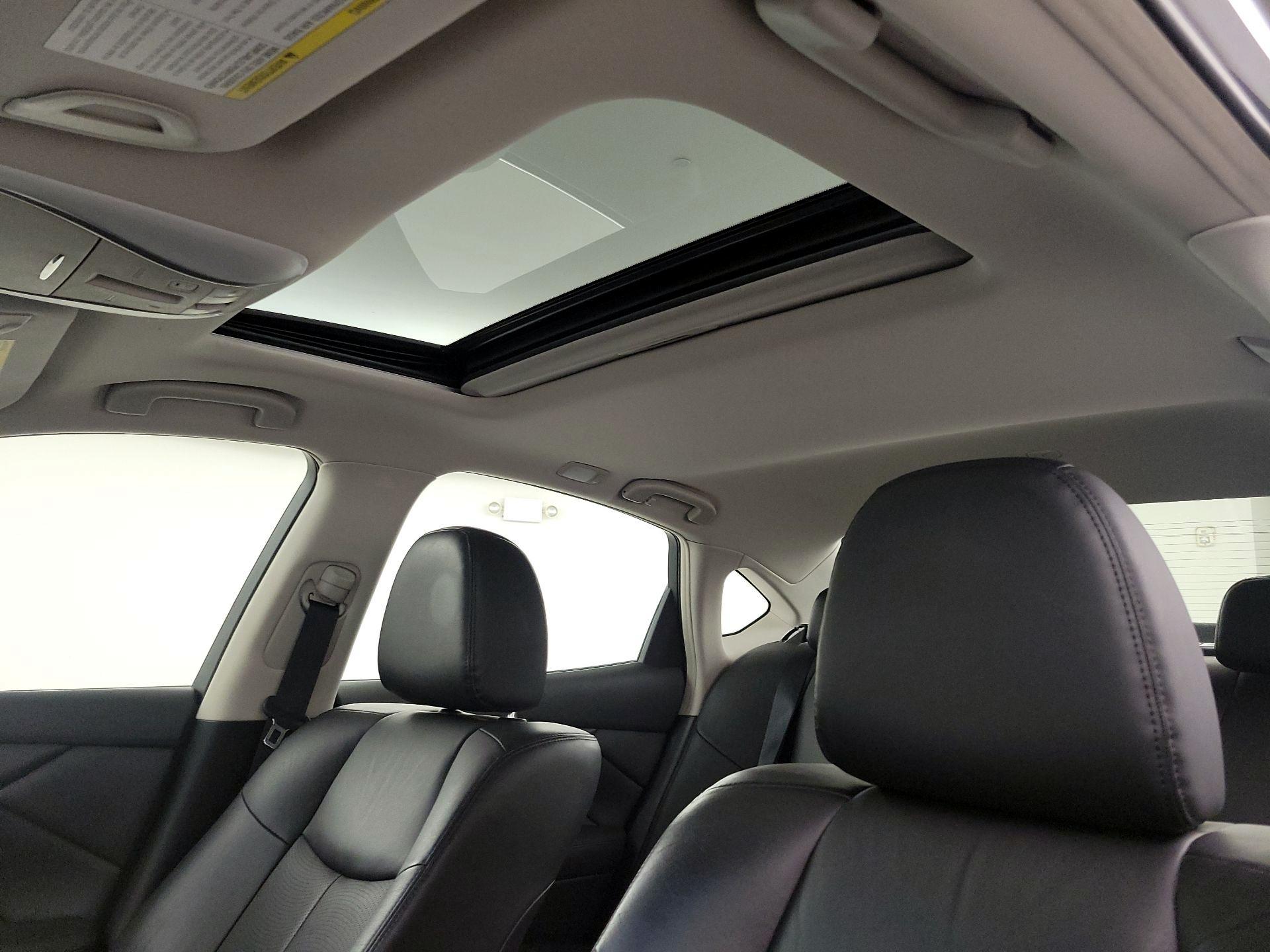 Thumbnail: 2015 INFINITI Q70 - 20