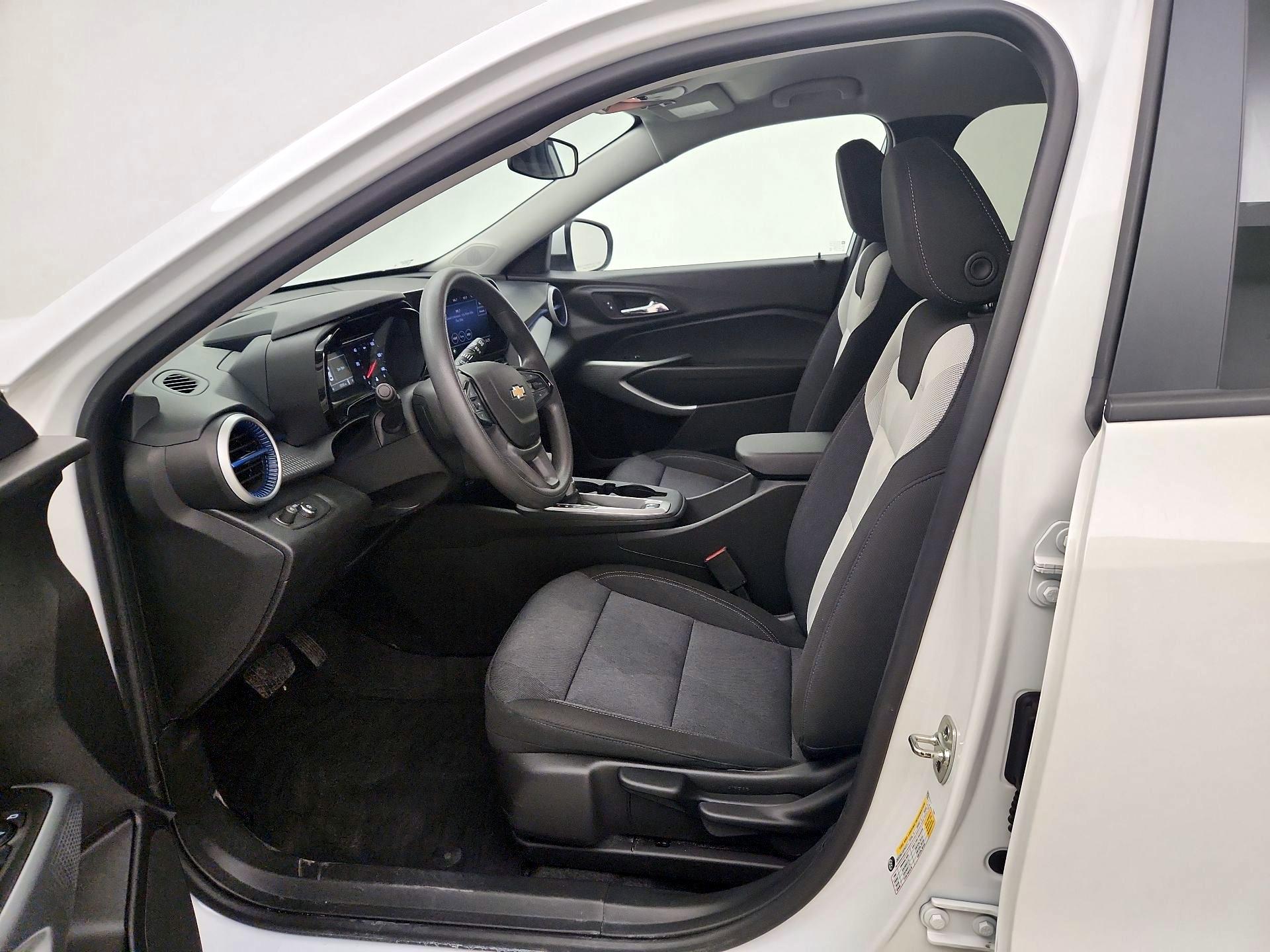 Thumbnail: 2025 Chevrolet Trax - 11