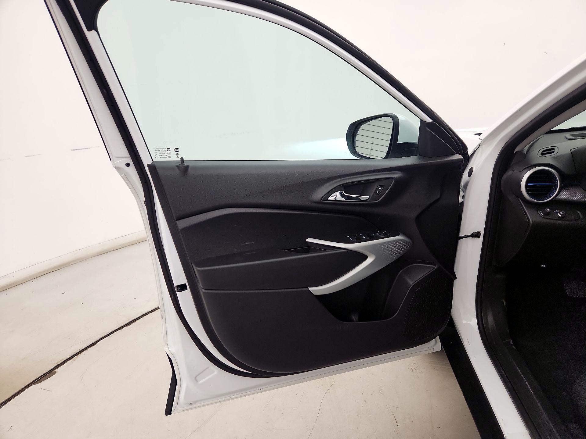 Thumbnail: 2025 Chevrolet Trax - 12