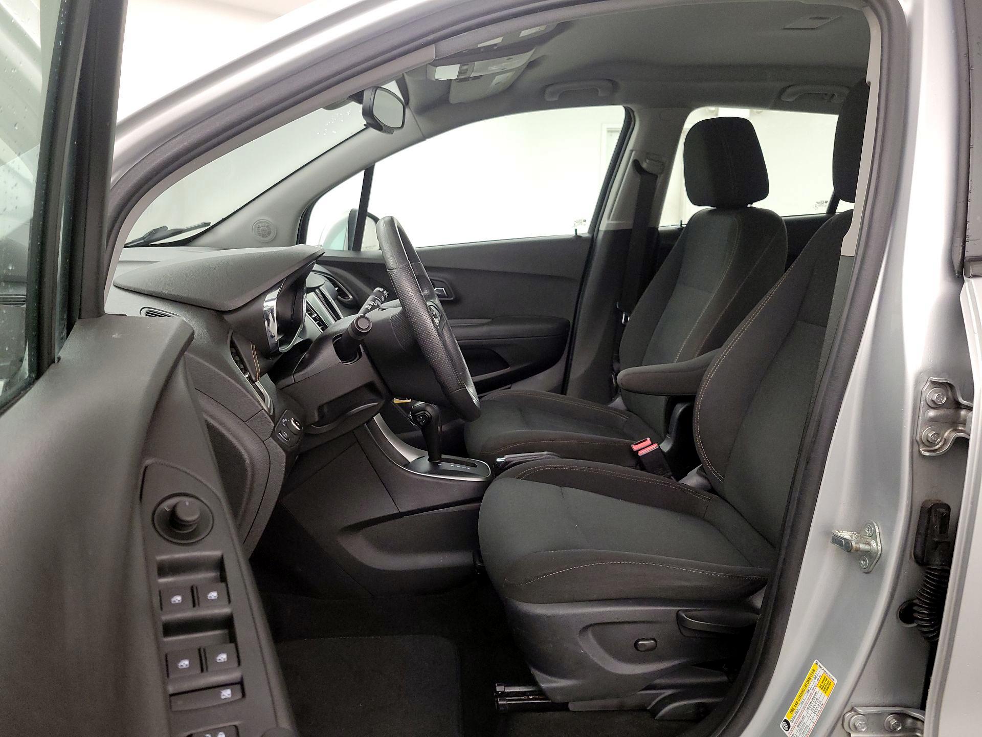 Thumbnail: 2017 Chevrolet Trax - 11