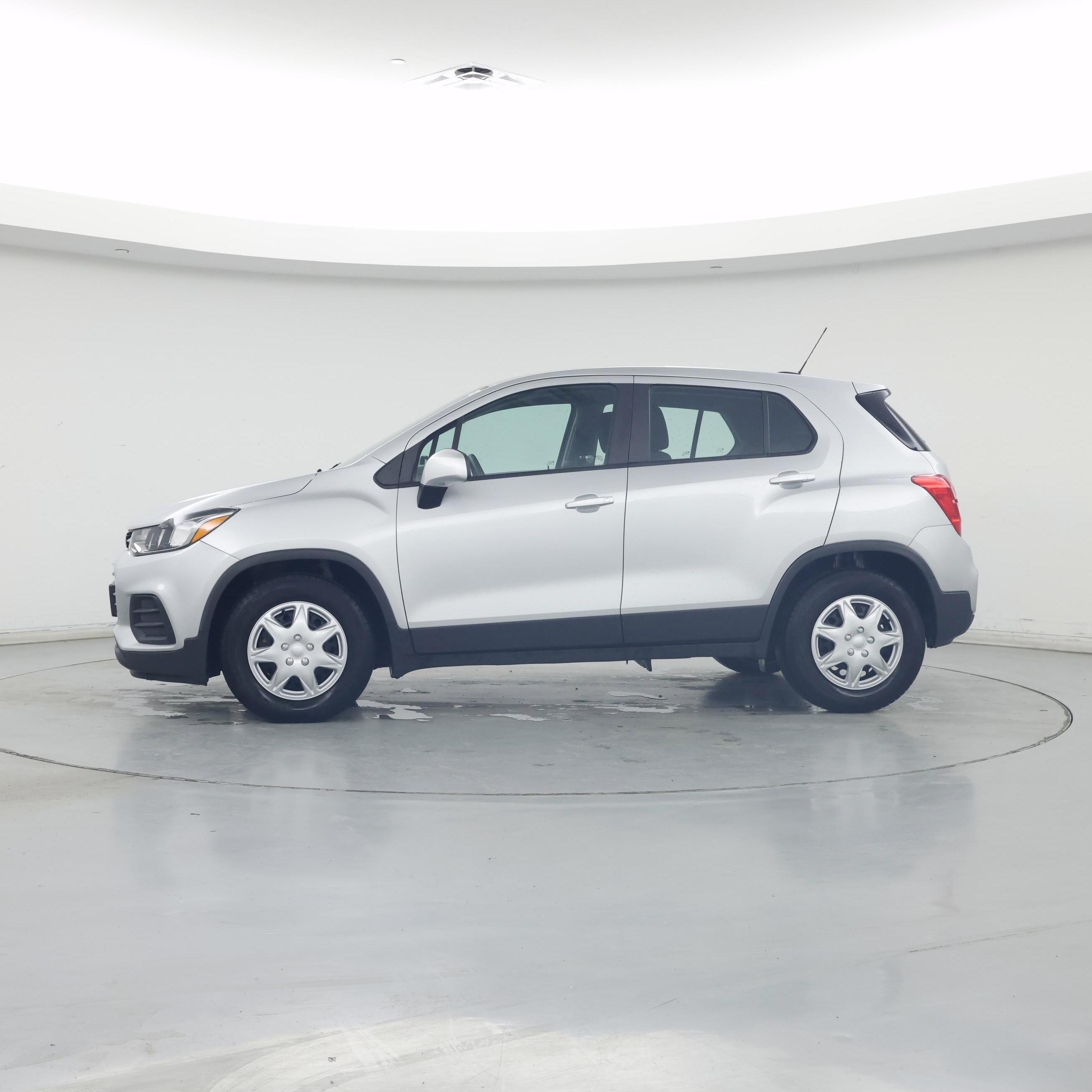 Thumbnail: 2017 Chevrolet Trax - 3