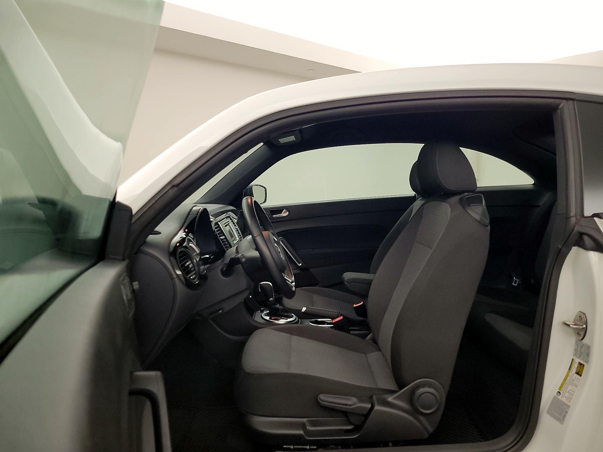 Thumbnail: 2018 Volkswagen Beetle - 11