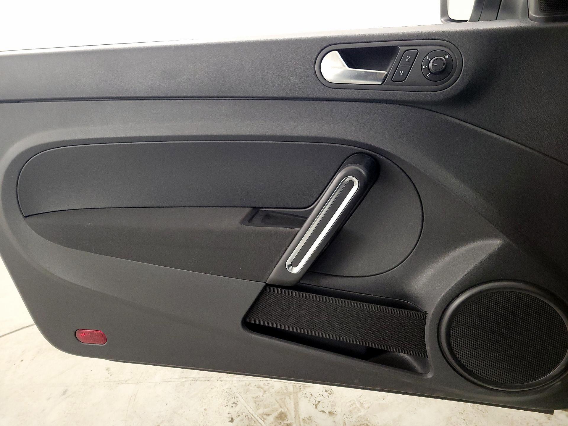 Thumbnail: 2018 Volkswagen Beetle - 12