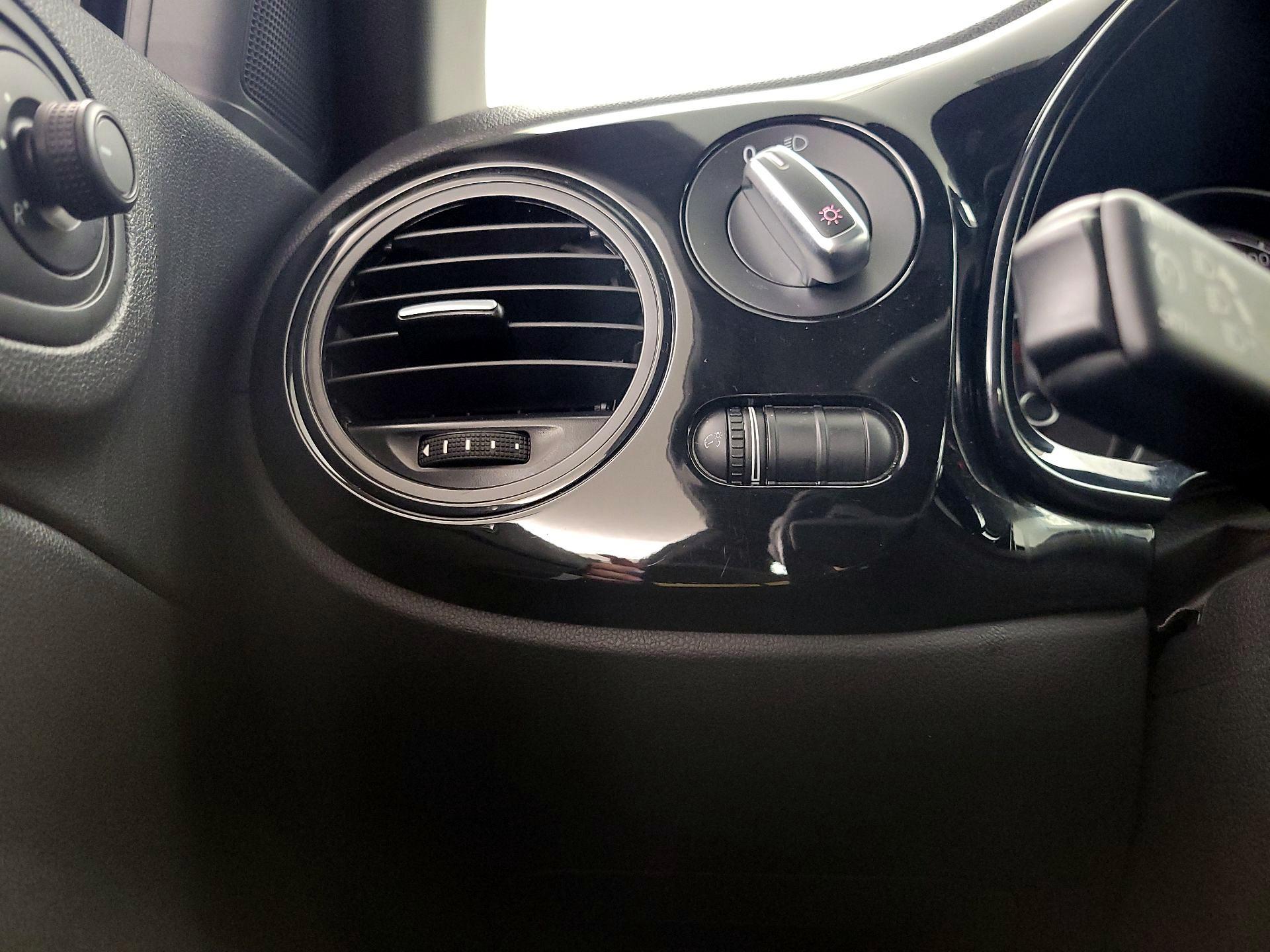 Thumbnail: 2018 Volkswagen Beetle - 13