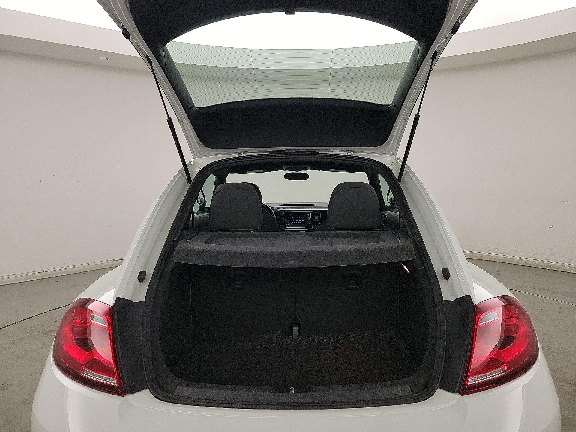 Thumbnail: 2018 Volkswagen Beetle - 20