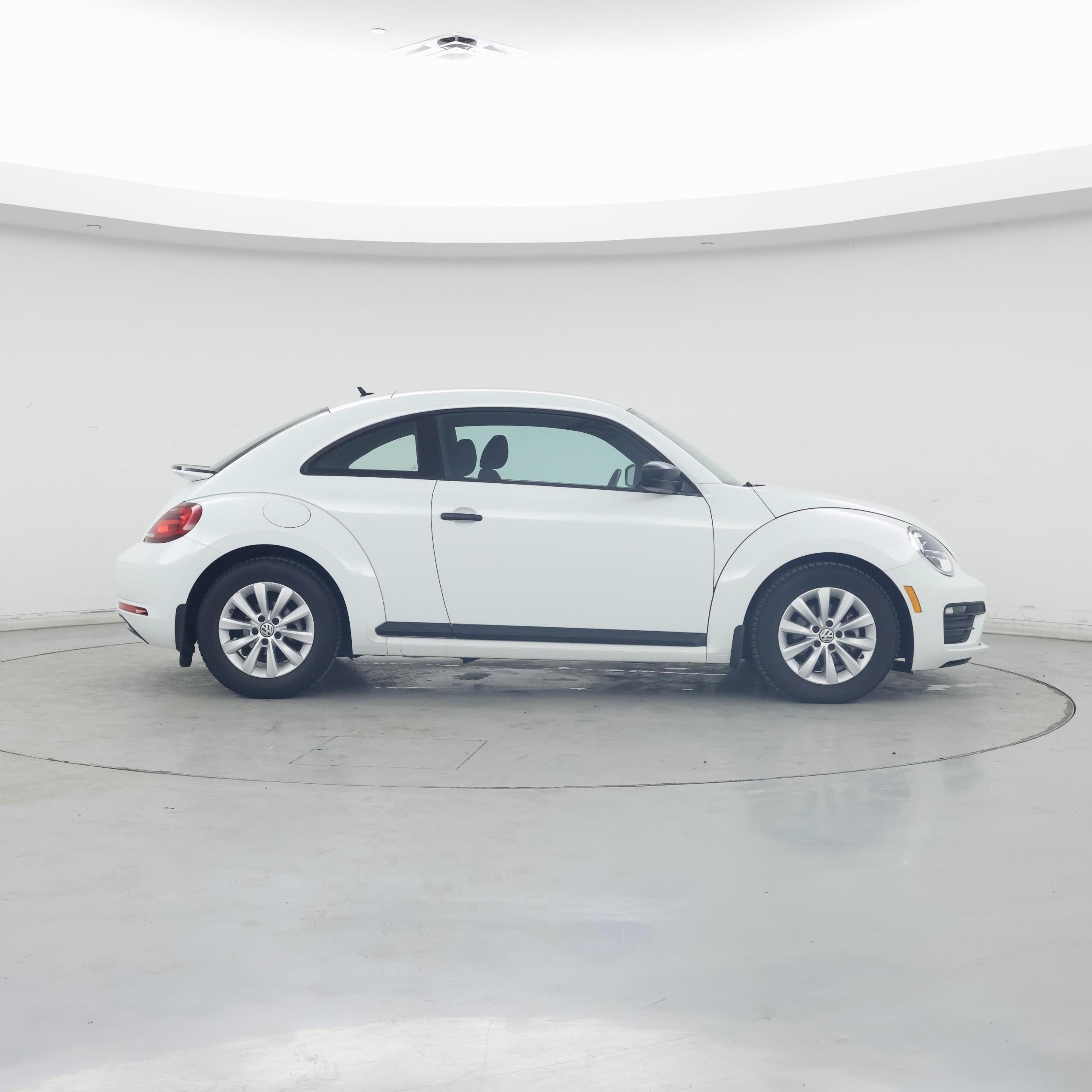 Thumbnail: 2018 Volkswagen Beetle - 7