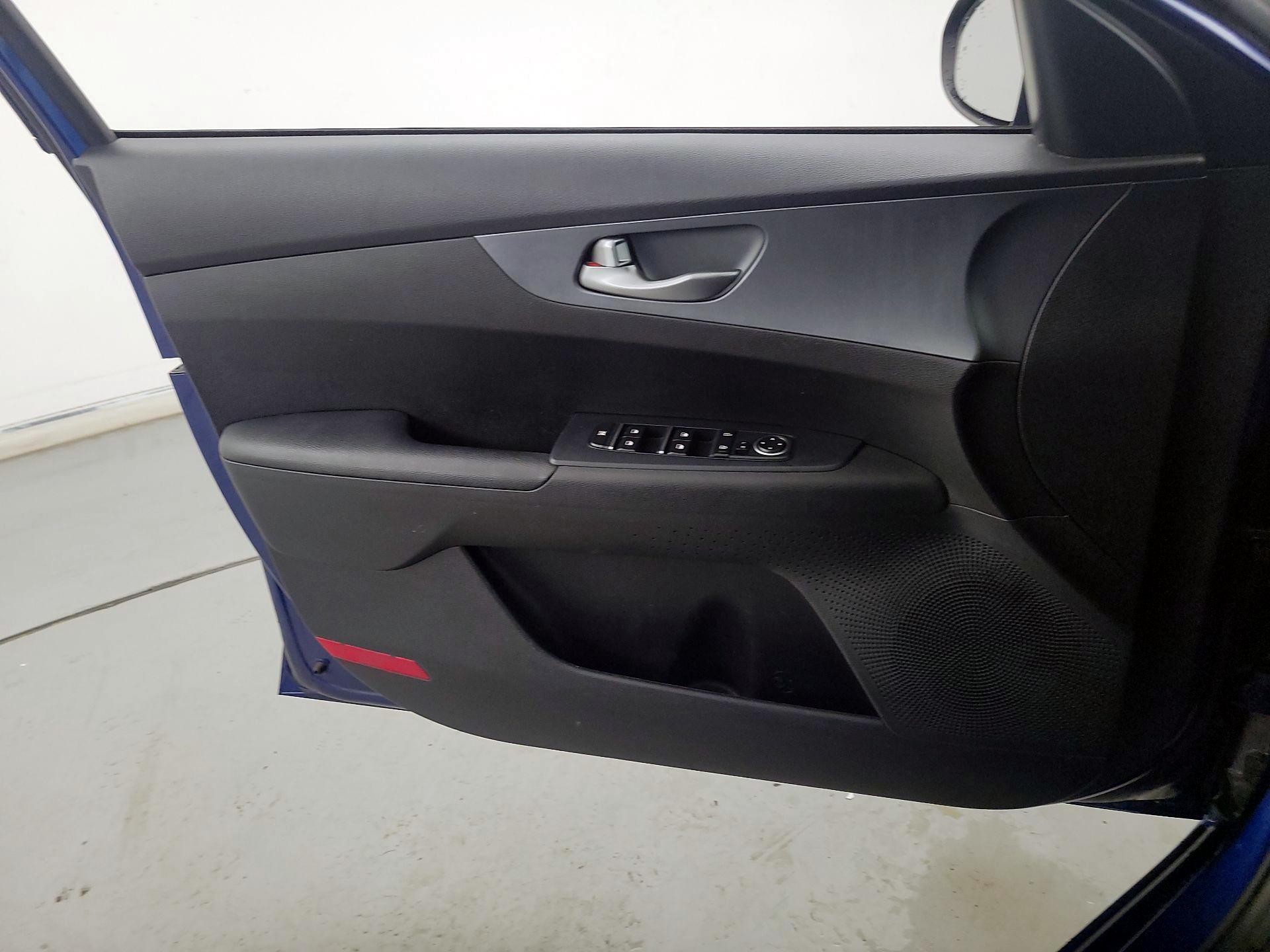 Thumbnail: 2020 Kia Forte - 12