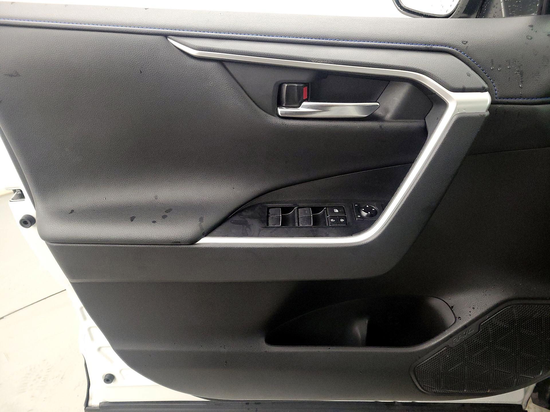 Thumbnail: 2019 Toyota RAV4 - 12