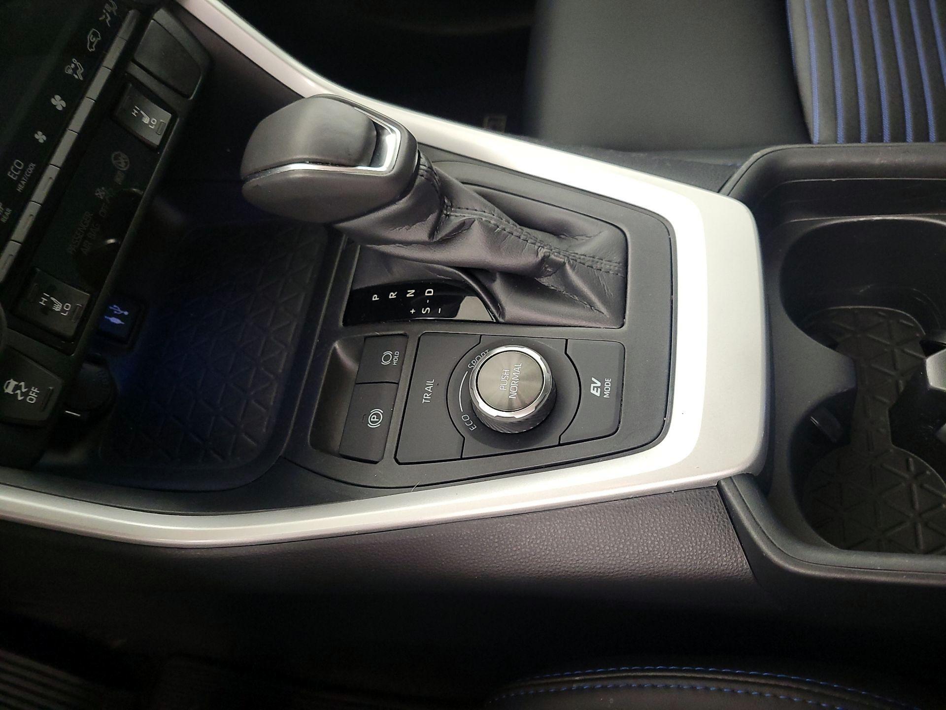 Thumbnail: 2019 Toyota RAV4 - 17