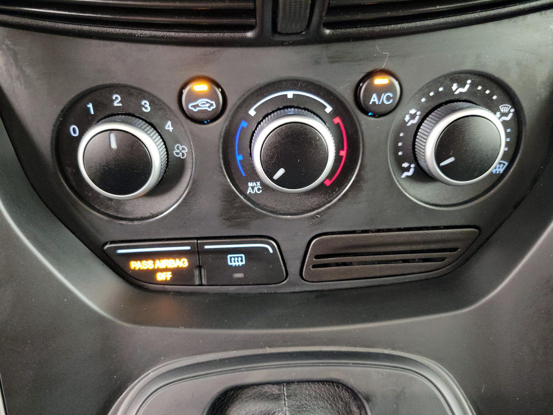 Thumbnail: 2016 Ford Escape - 16