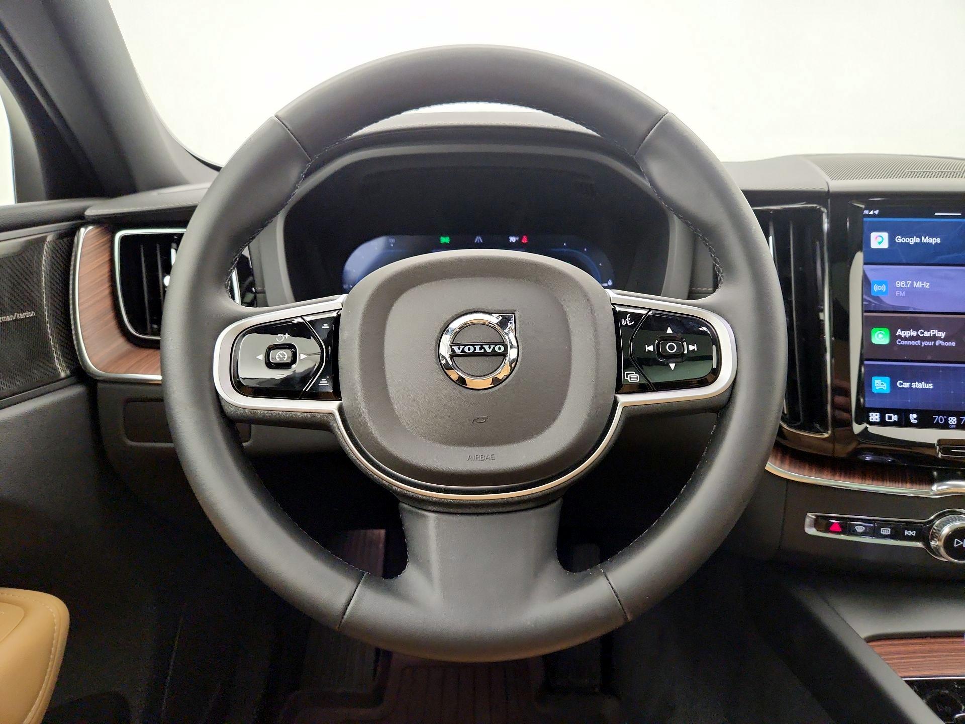 Thumbnail: 2025 Volvo XC60 - 10