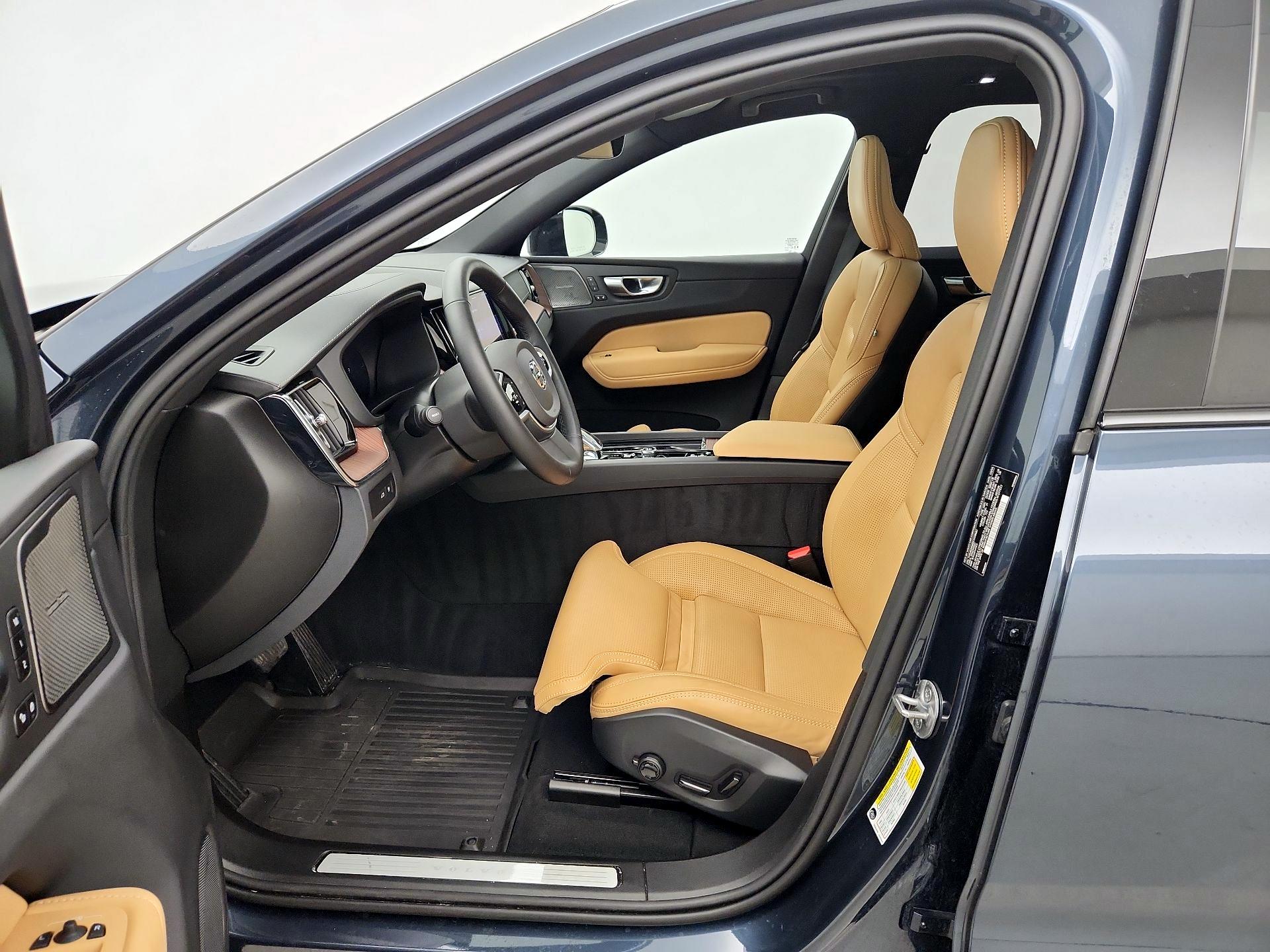 Thumbnail: 2025 Volvo XC60 - 11