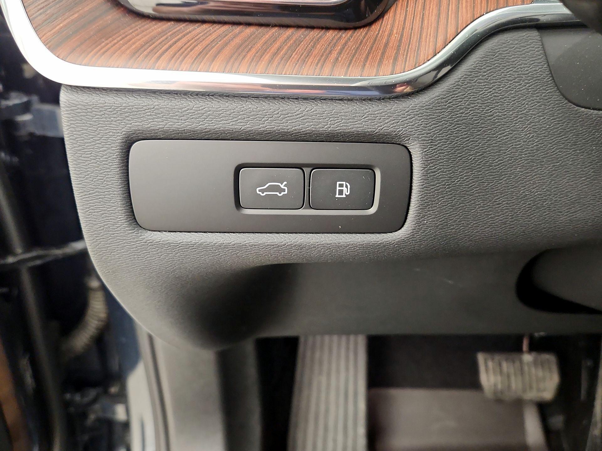 Thumbnail: 2025 Volvo XC60 - 13