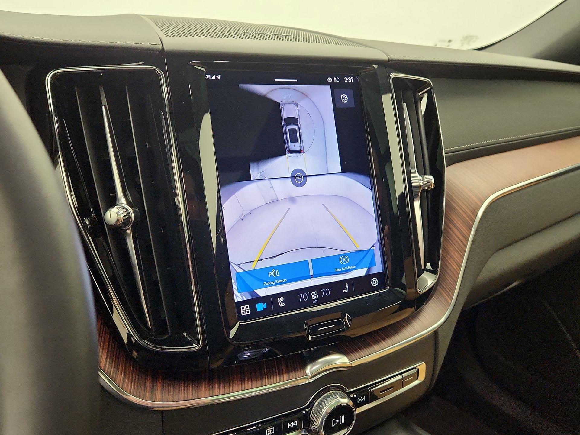 Thumbnail: 2025 Volvo XC60 - 15