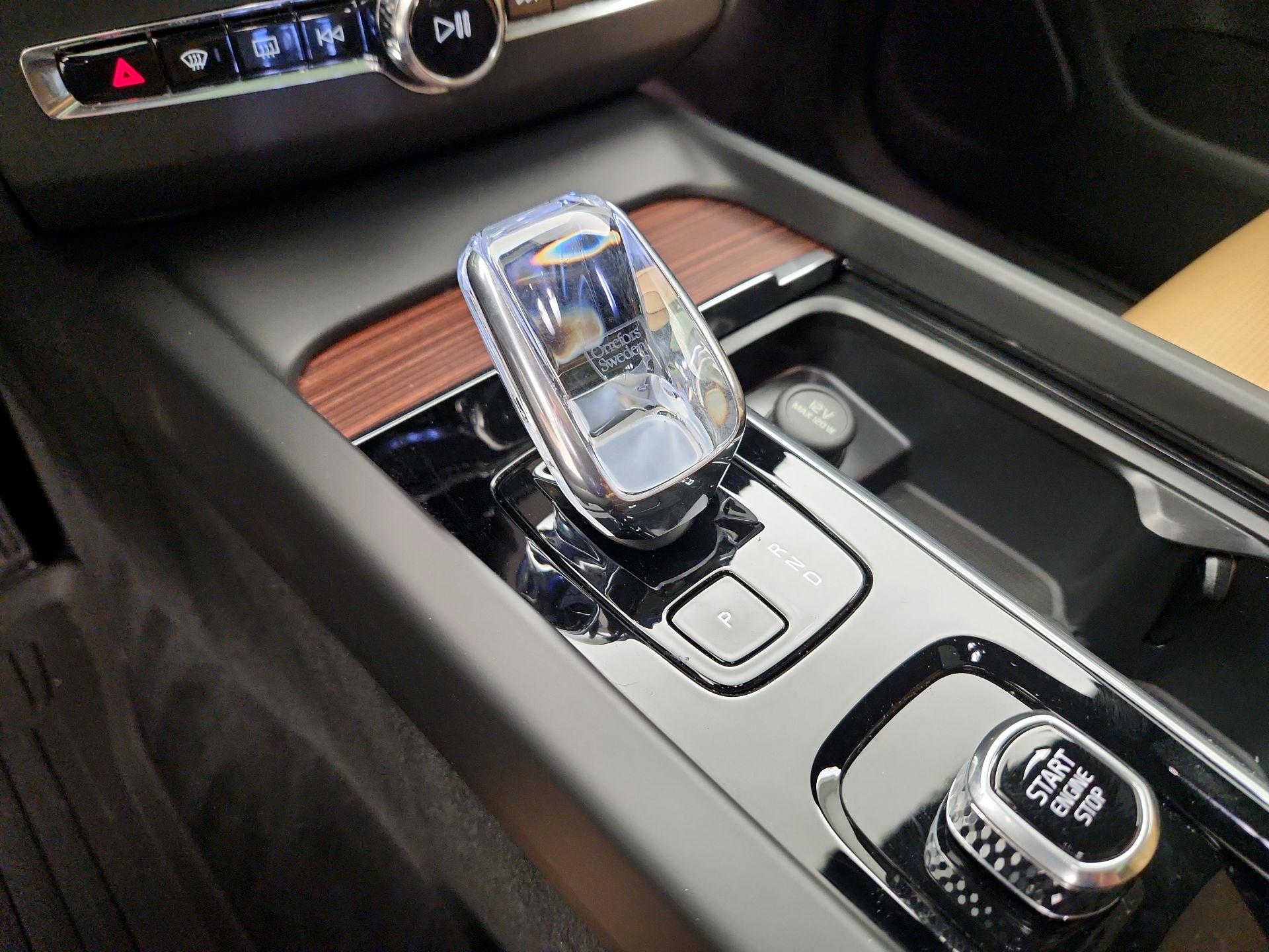 Thumbnail: 2025 Volvo XC60 - 18