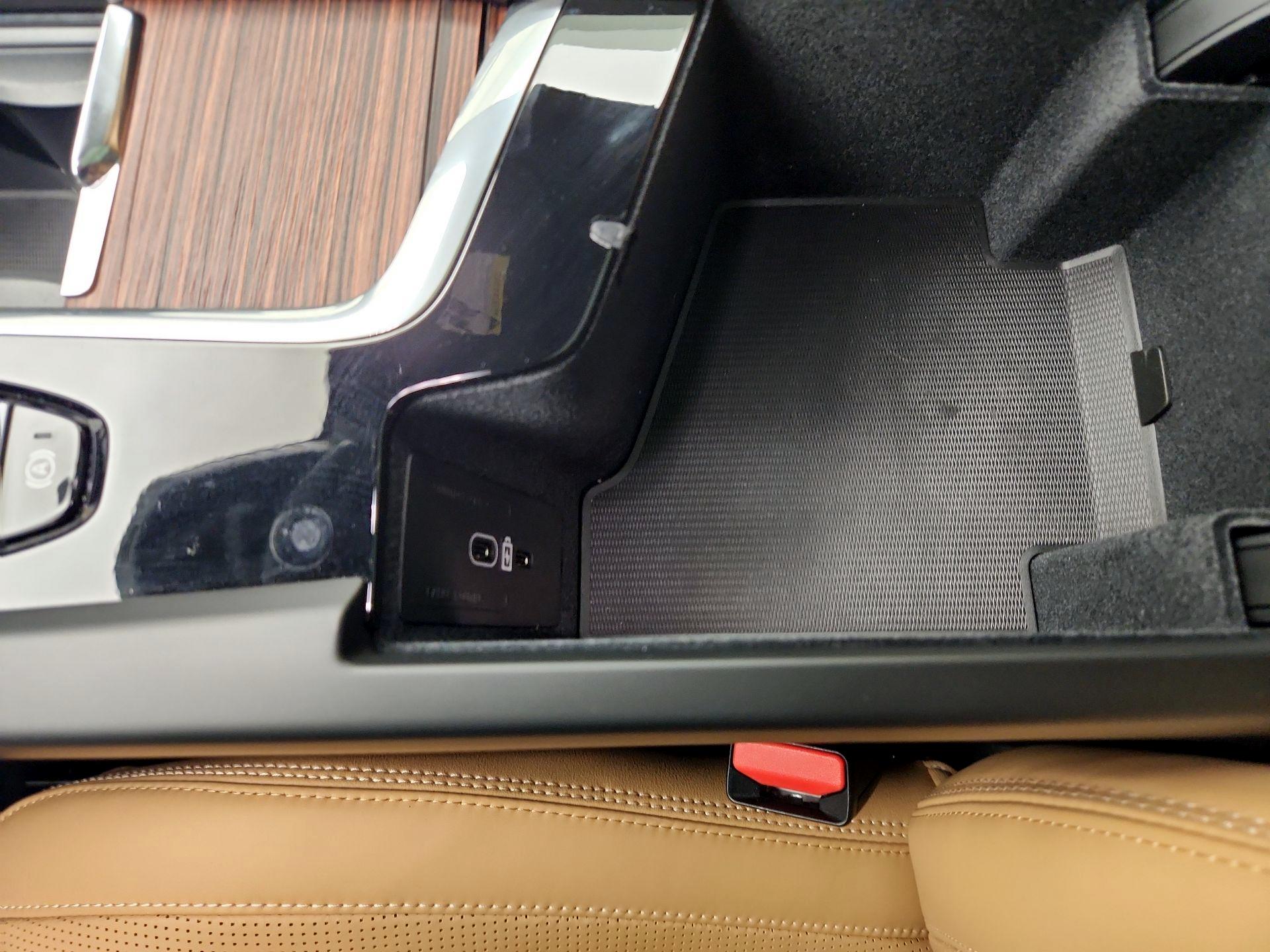 Thumbnail: 2025 Volvo XC60 - 19