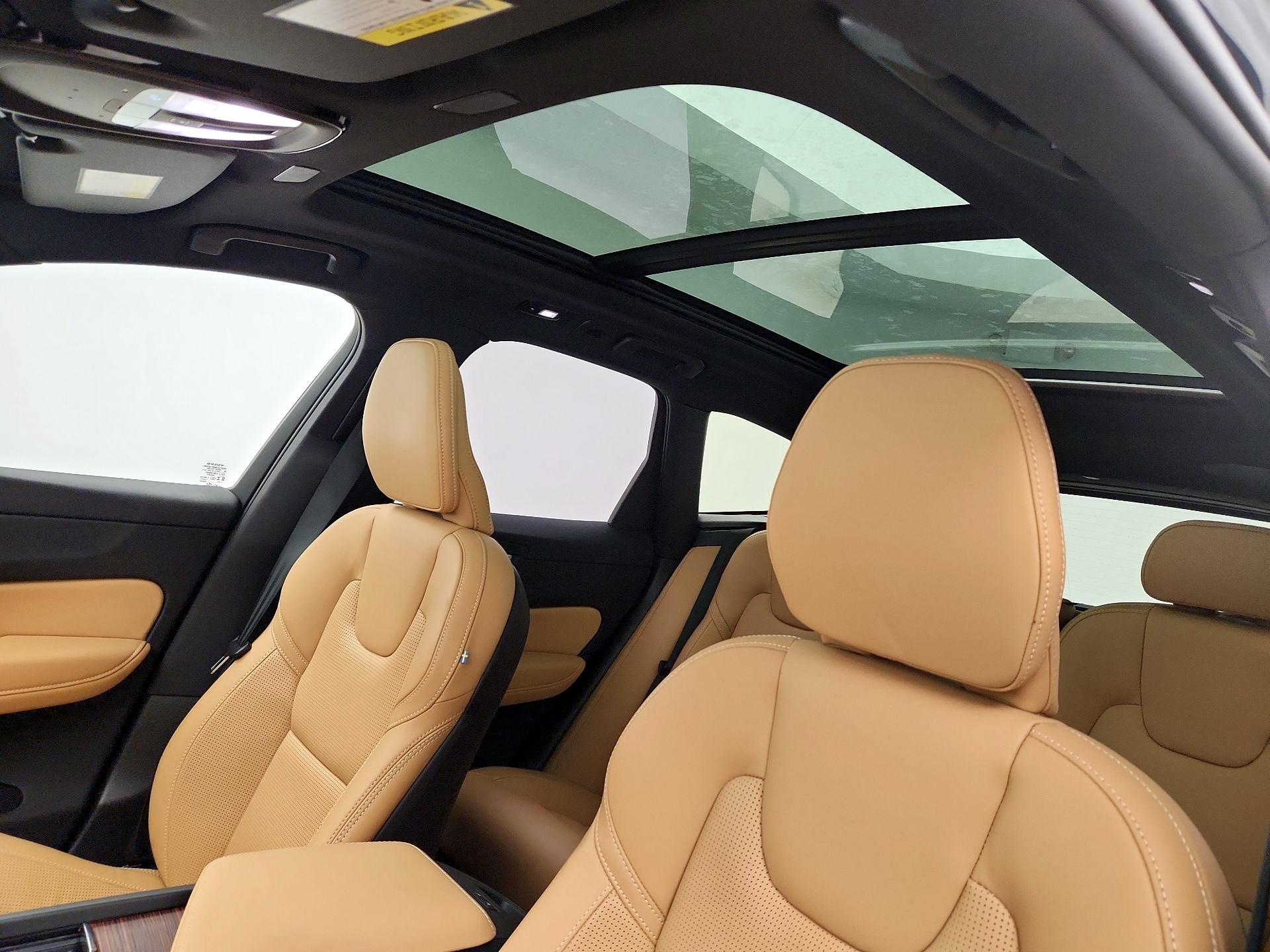 Thumbnail: 2025 Volvo XC60 - 20