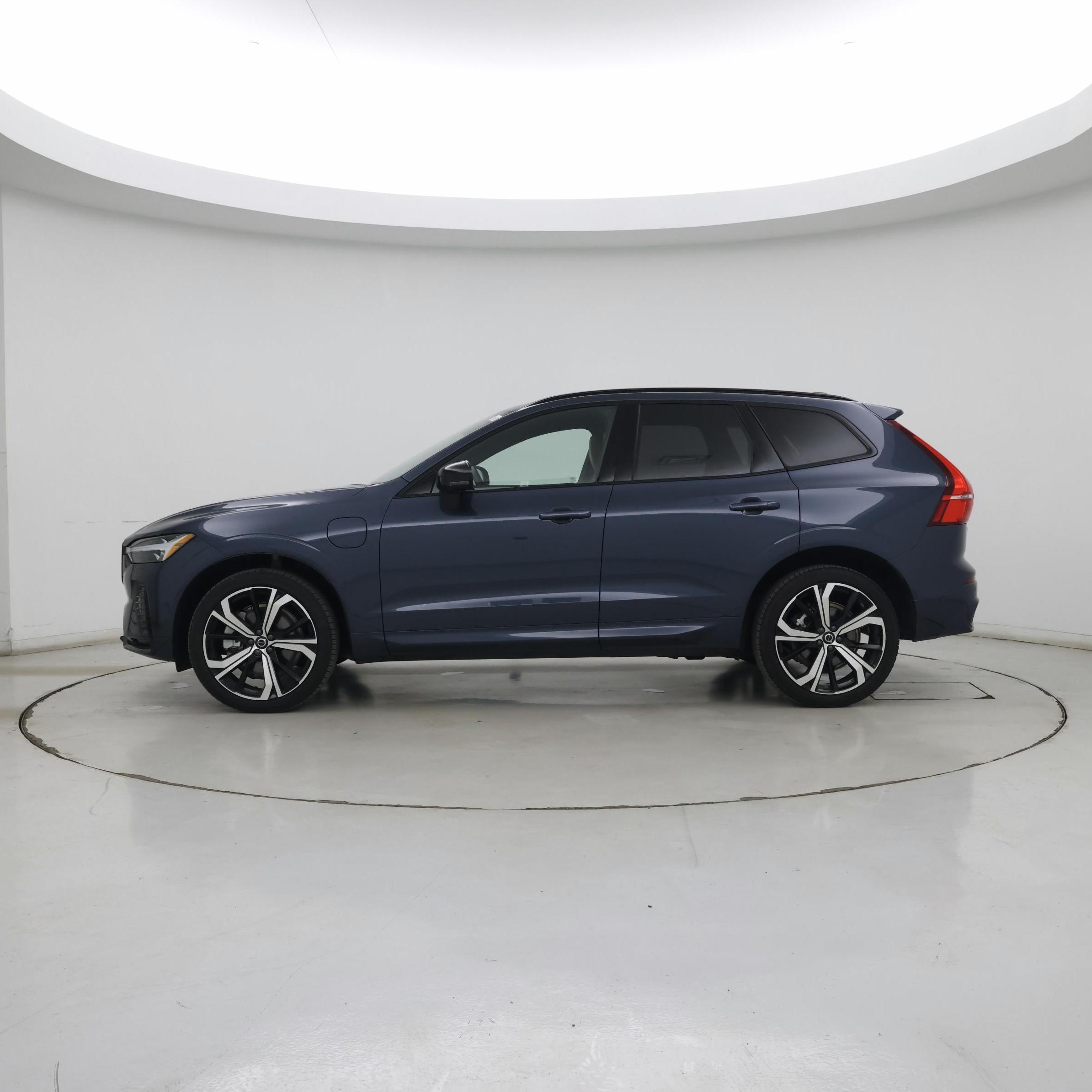 Thumbnail: 2025 Volvo XC60 - 3