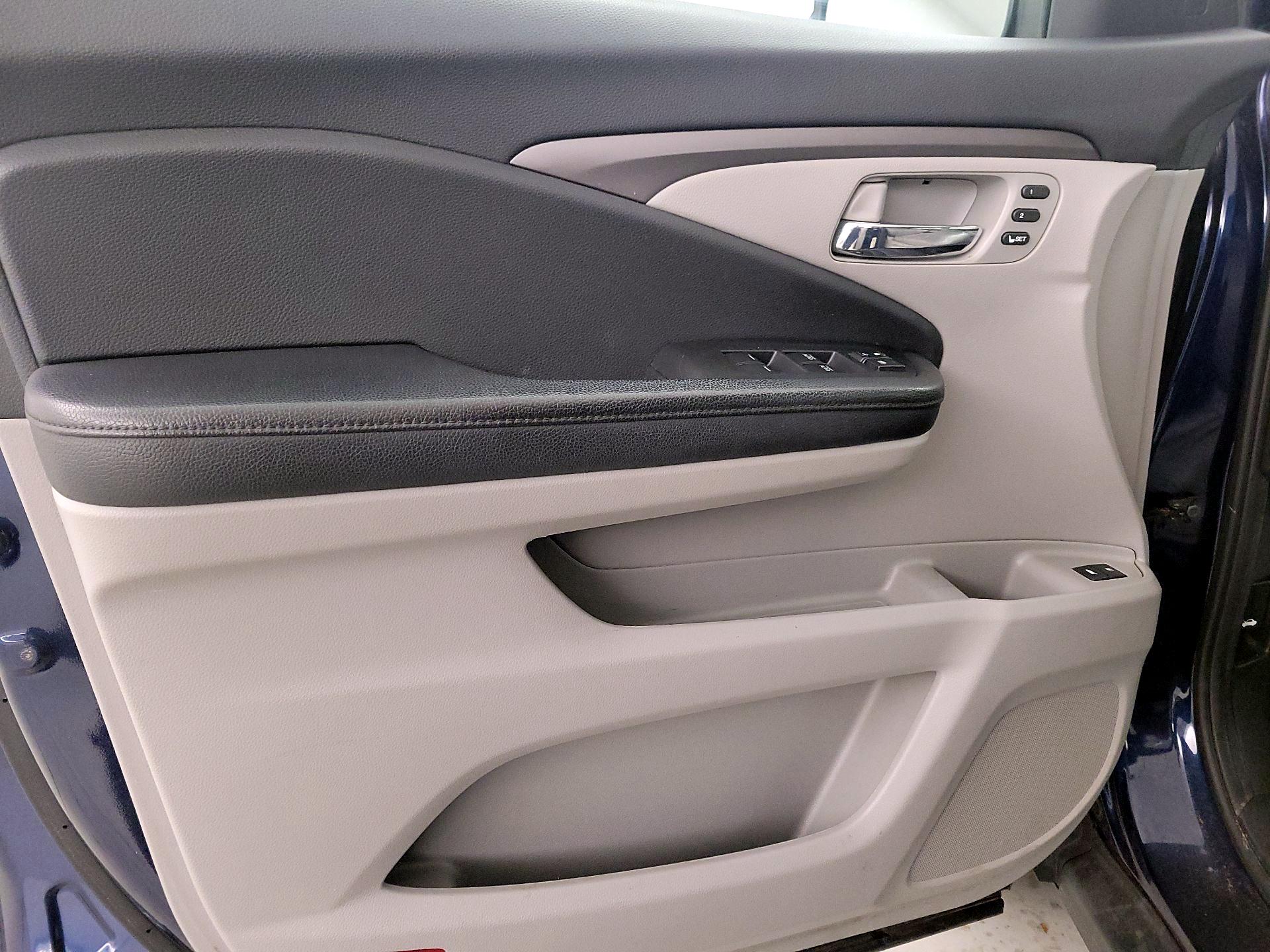 Thumbnail: 2020 Honda Pilot - 12