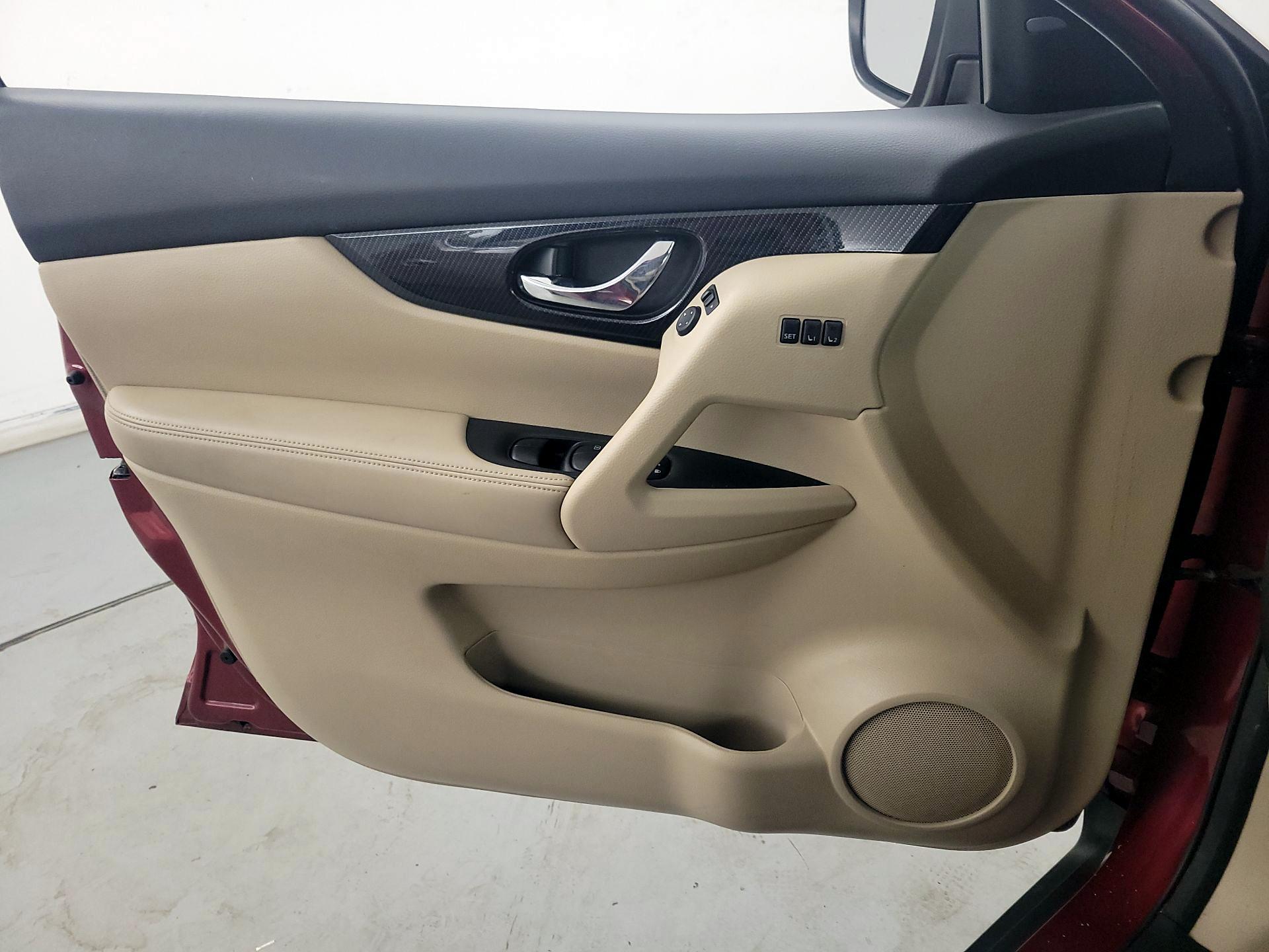 Thumbnail: 2018 Nissan Rogue - 12