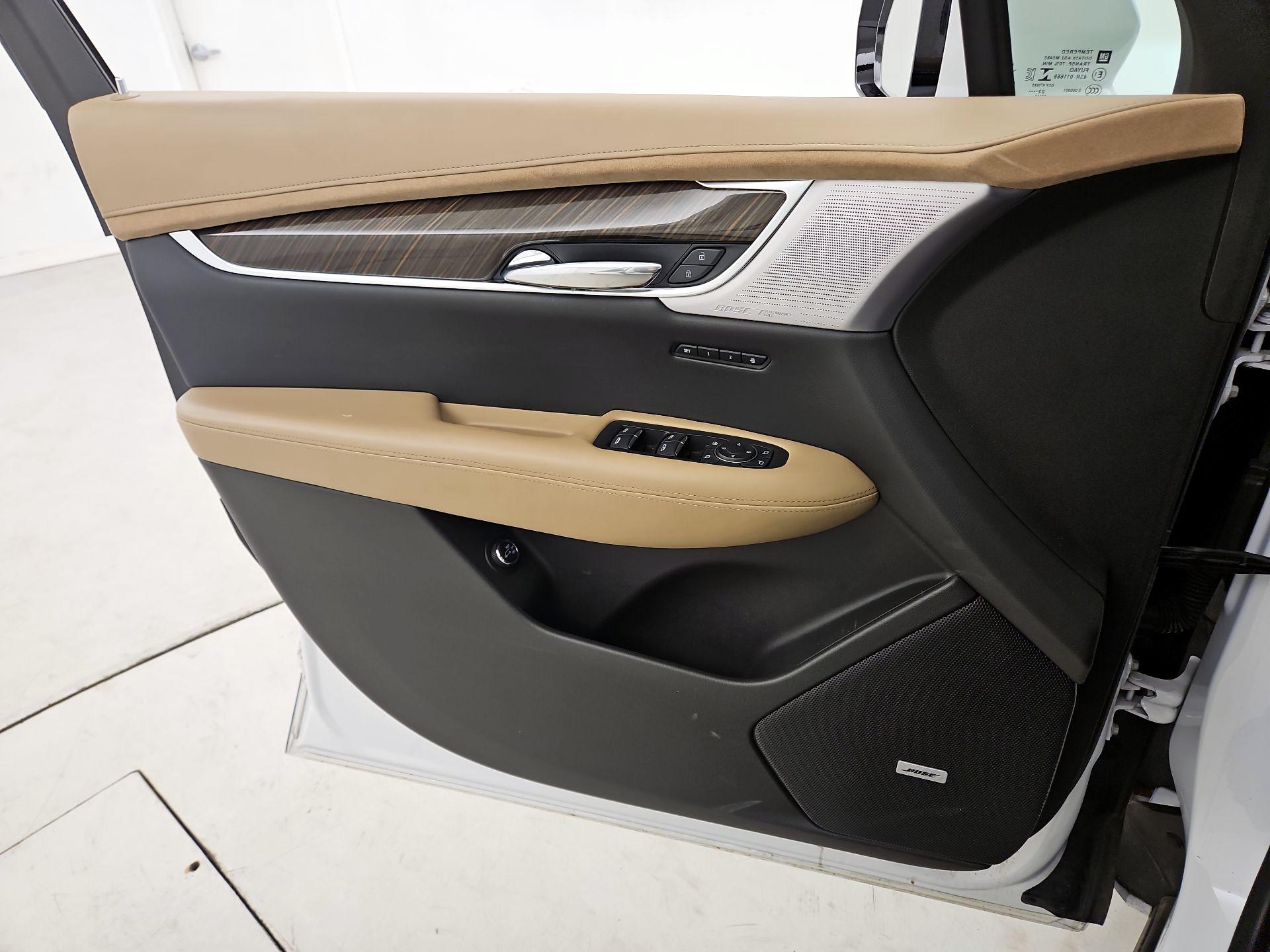 Thumbnail: 2023 Cadillac XT6 - 12