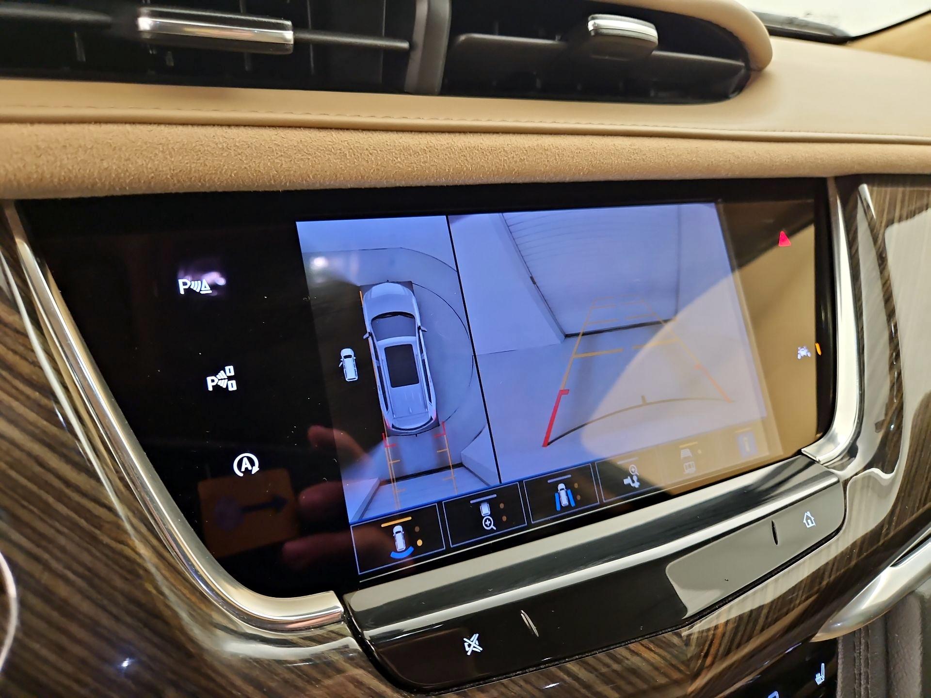 Thumbnail: 2023 Cadillac XT6 - 15