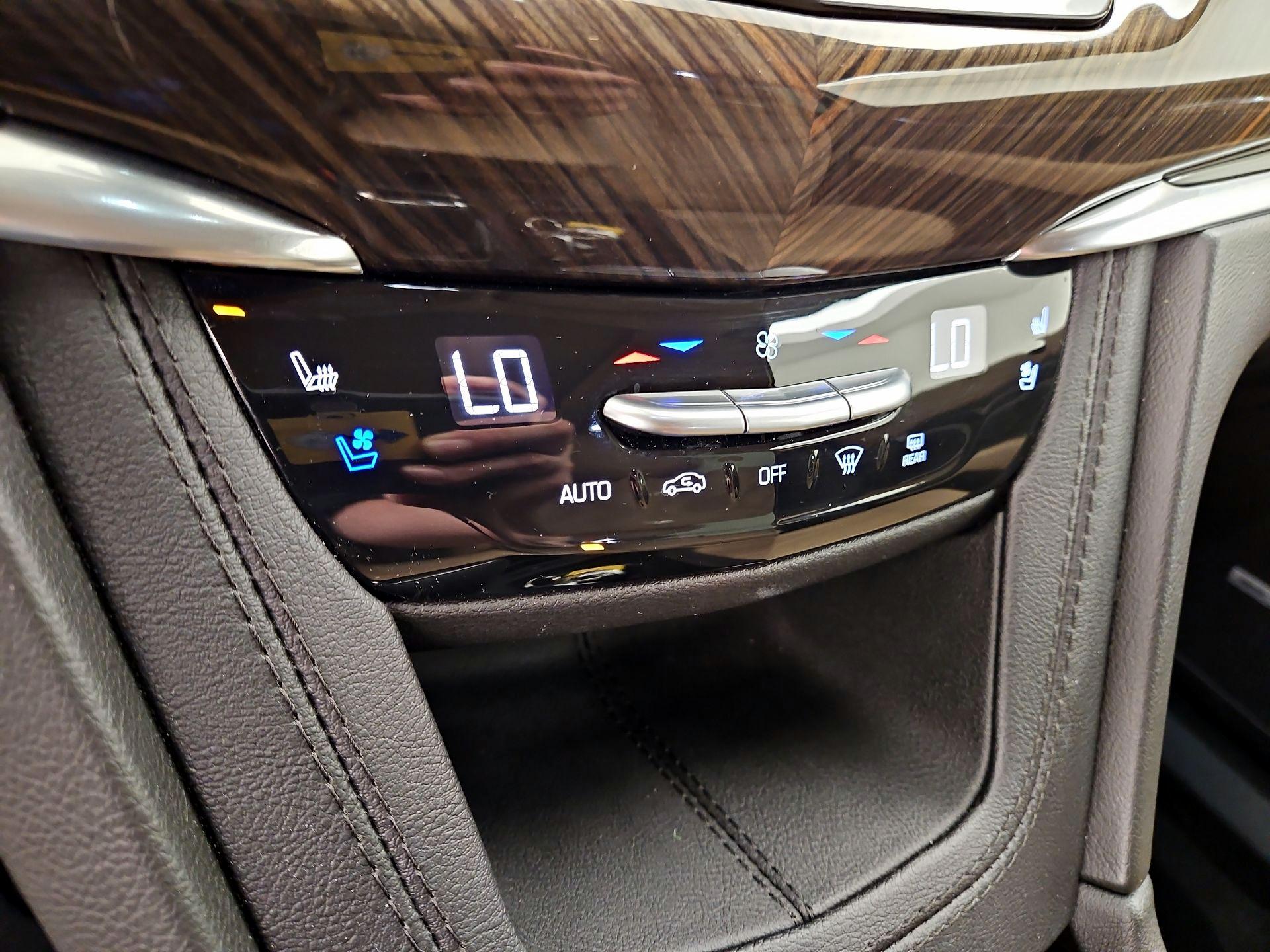 Thumbnail: 2023 Cadillac XT6 - 17