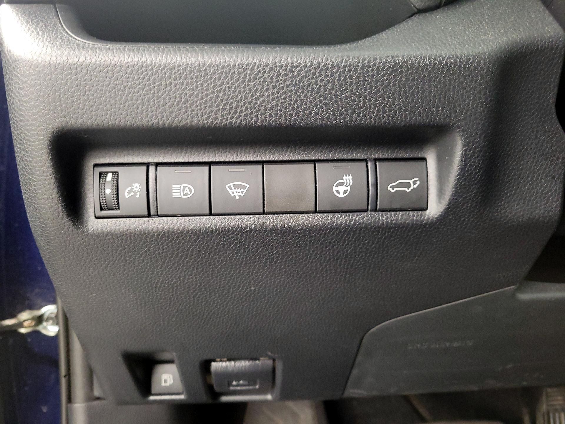 Thumbnail: 2020 Toyota RAV4 - 13