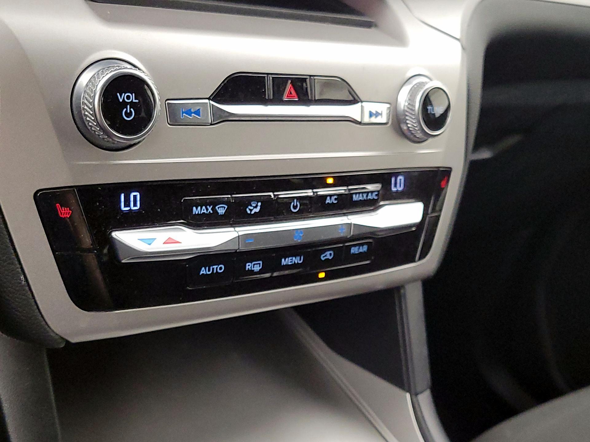 Thumbnail: 2021 Ford Explorer - 16