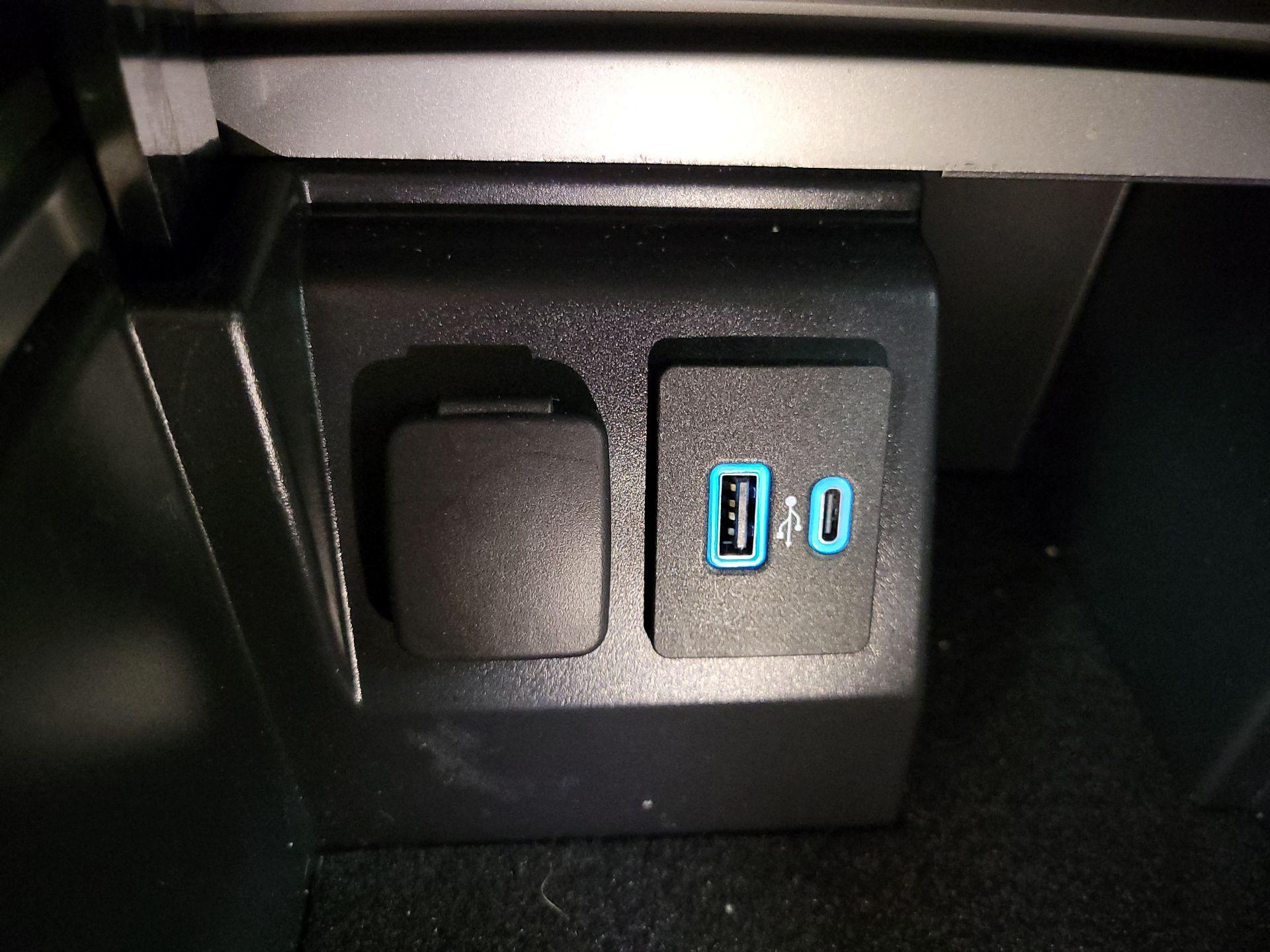 Thumbnail: 2021 Ford Explorer - 18