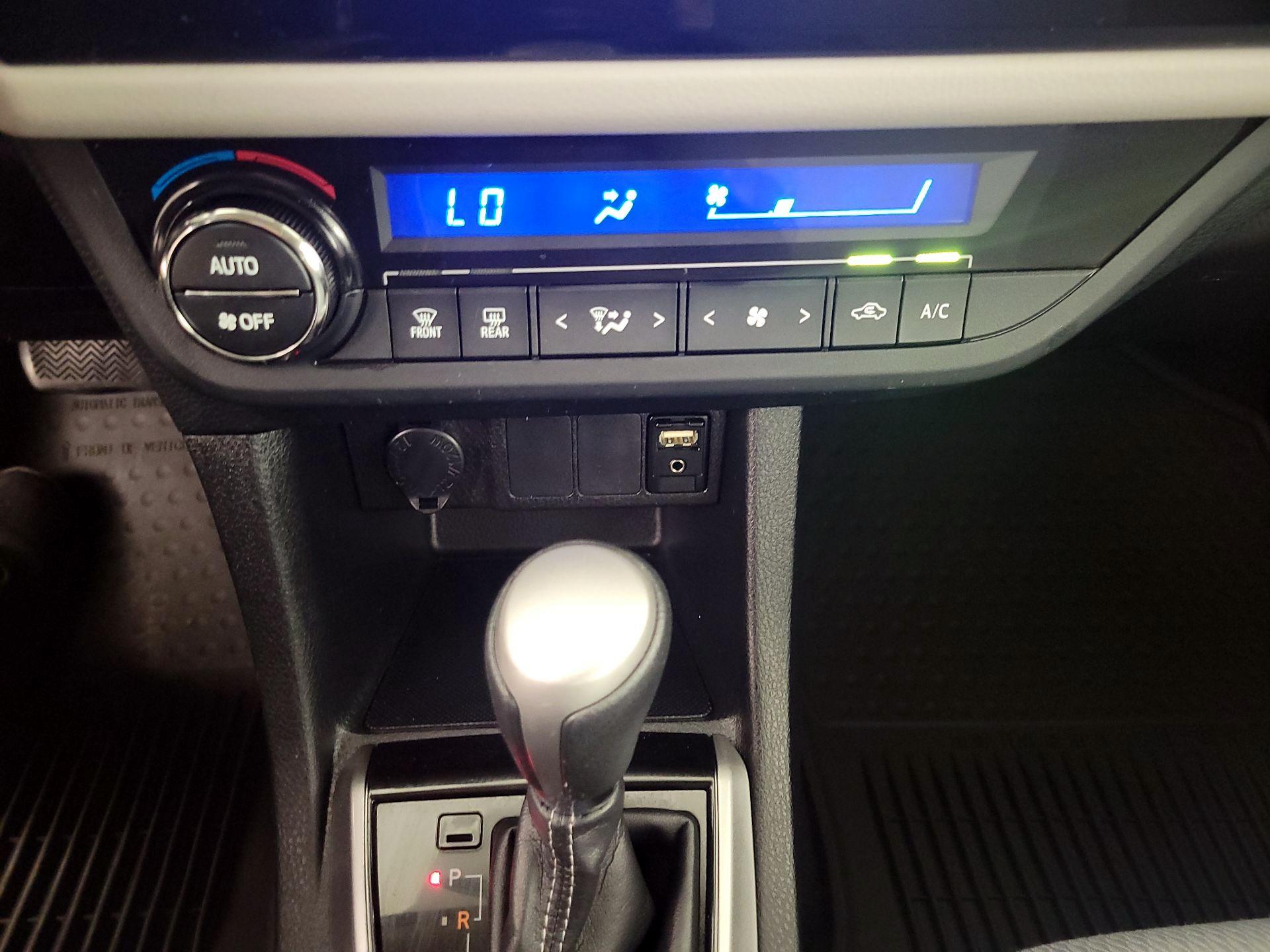 Thumbnail: 2016 Toyota Corolla - 16