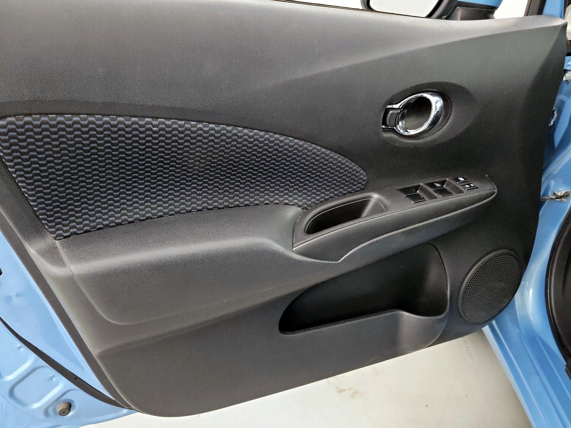 Thumbnail: 2015 Nissan Versa Note - 12