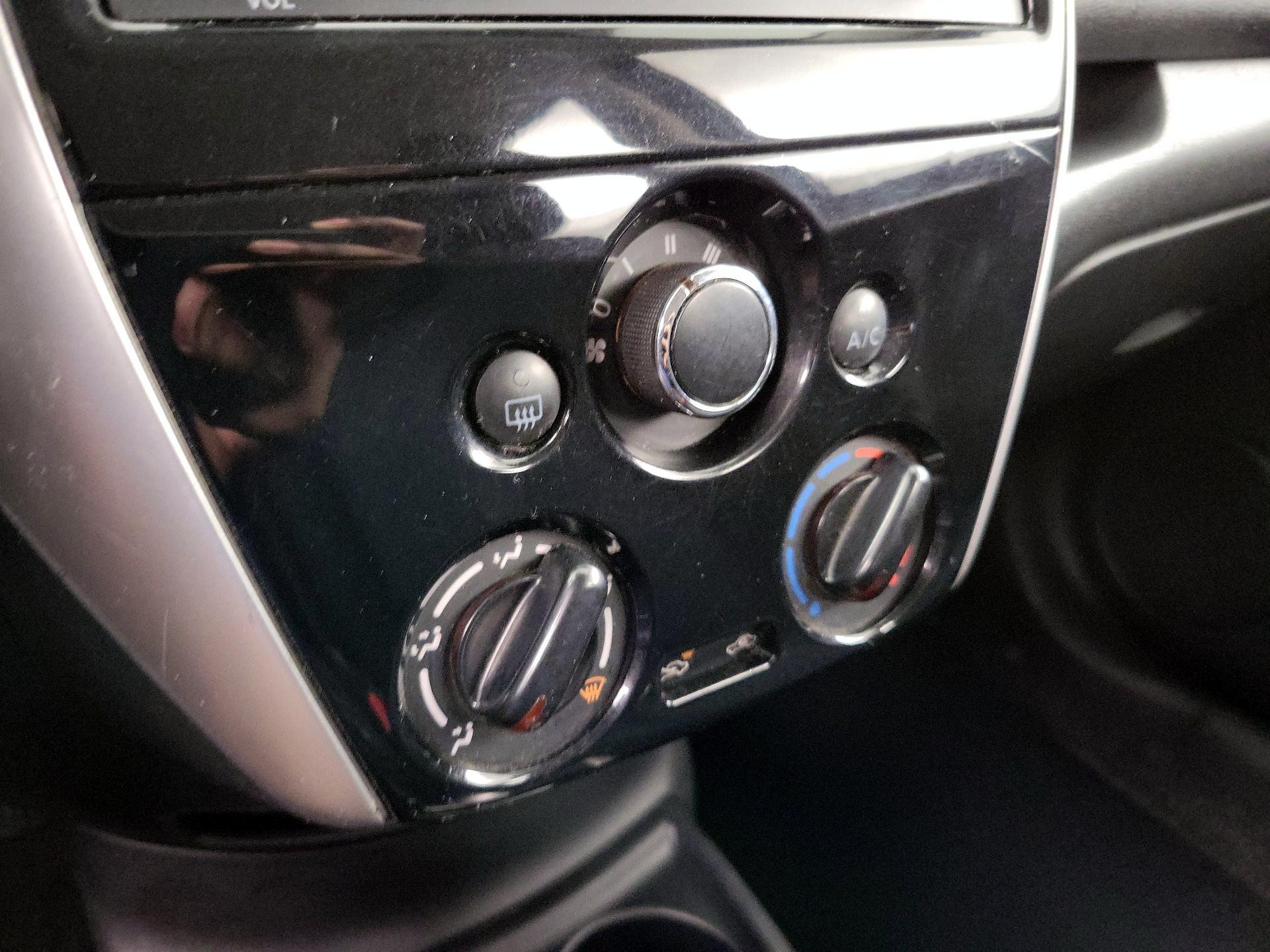 Thumbnail: 2015 Nissan Versa Note - 15