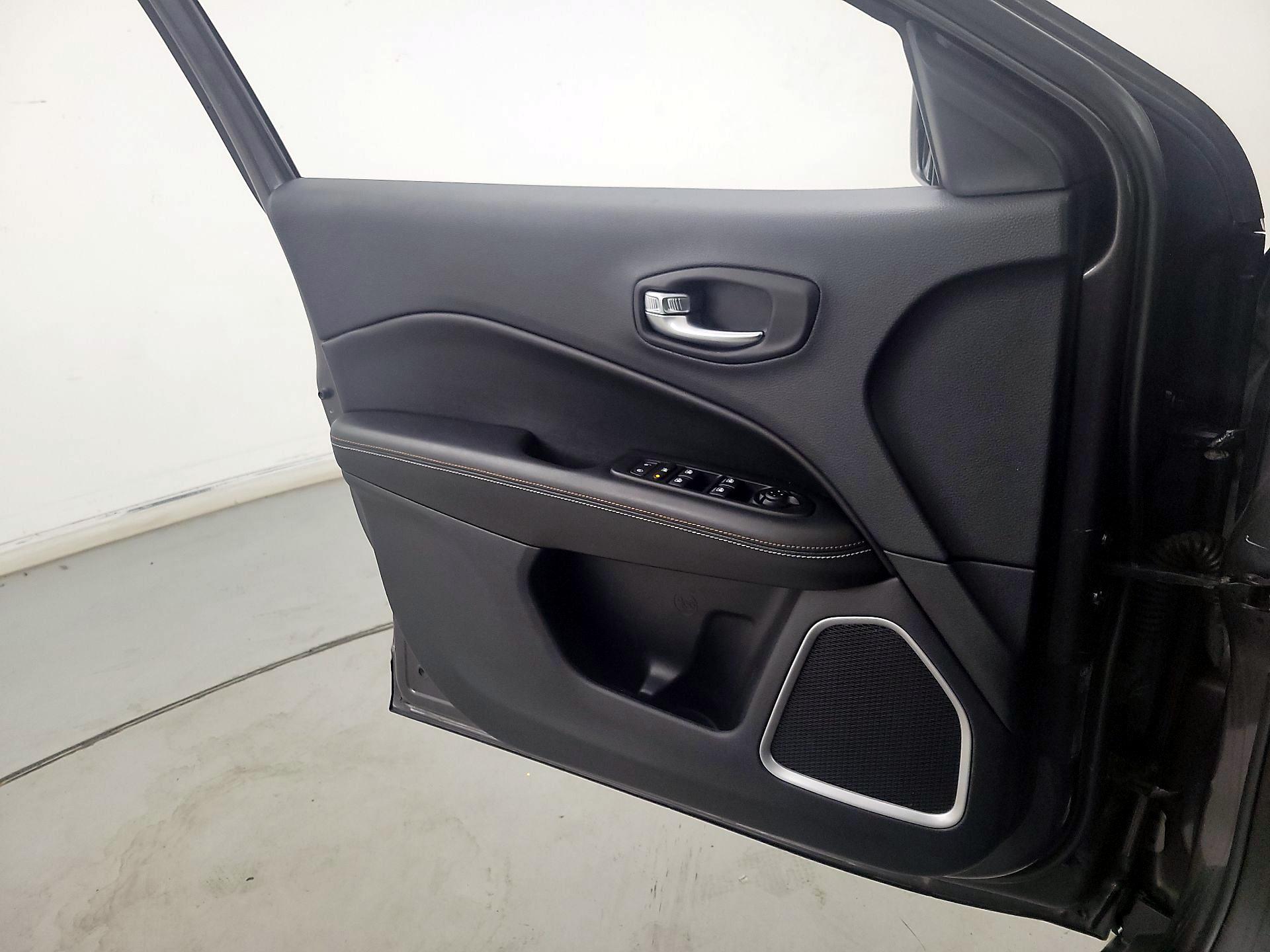 Thumbnail: 2021 Jeep Compass - 12