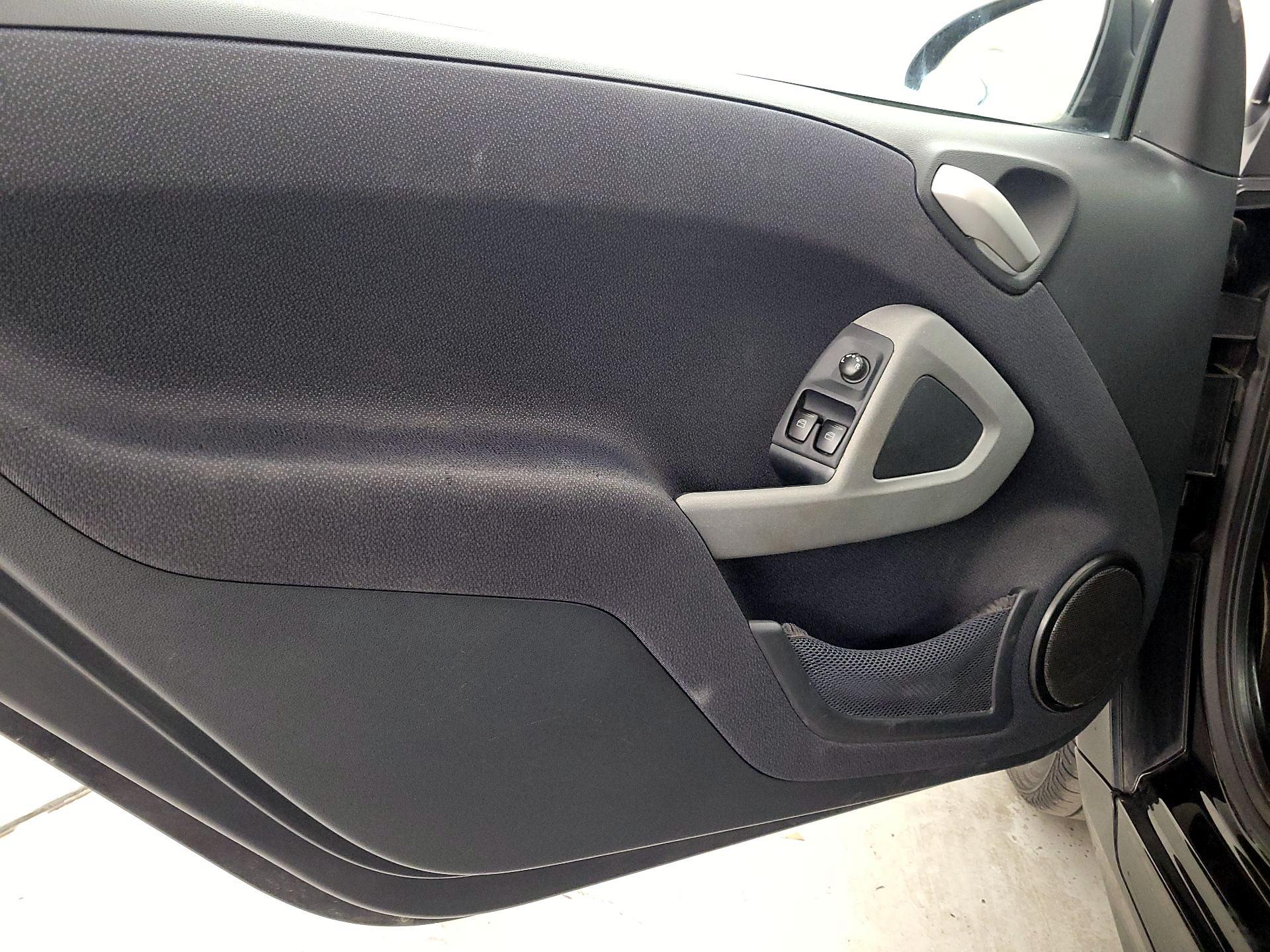 Thumbnail: 2015 smart fortwo - 12