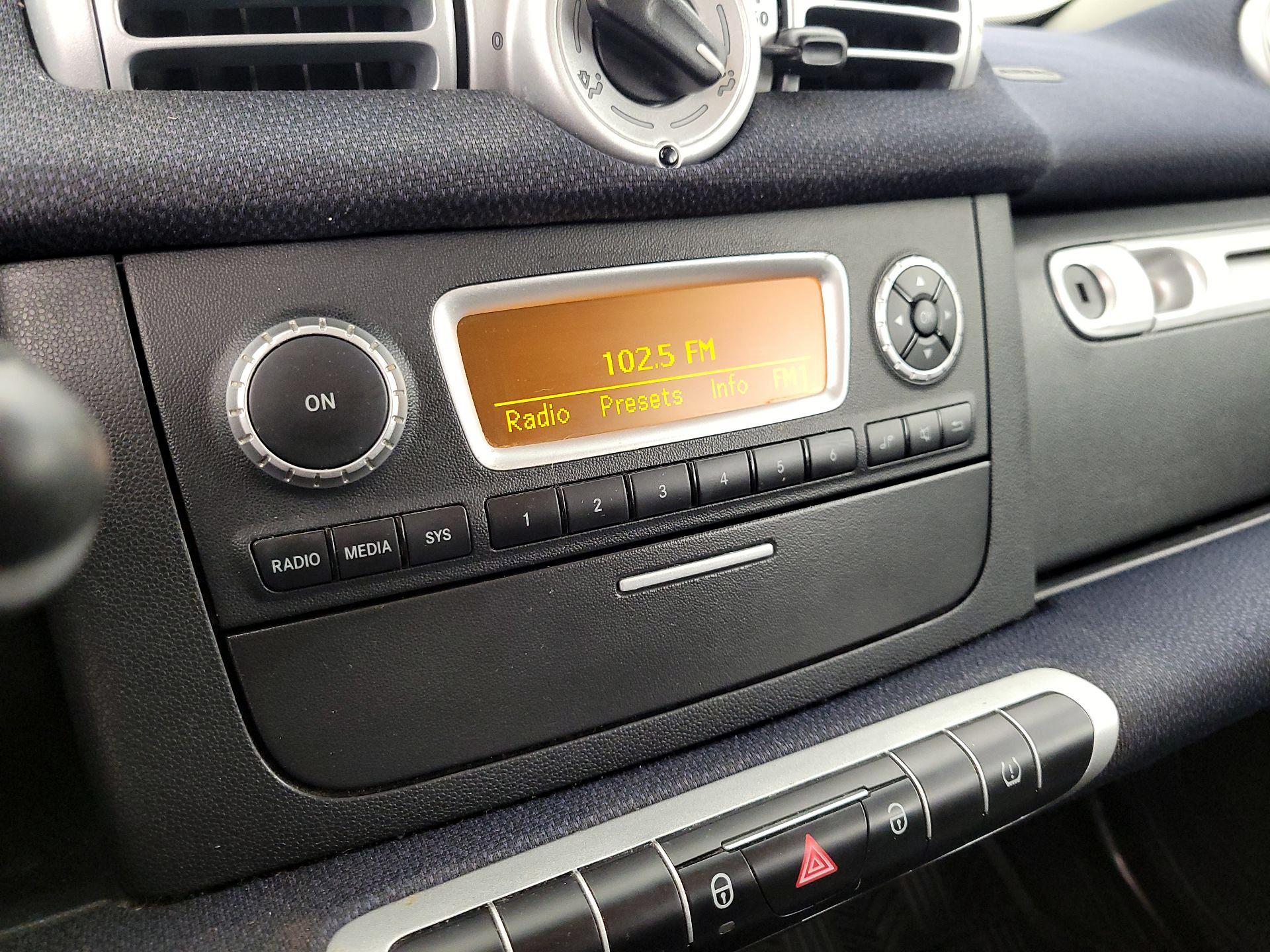 Thumbnail: 2015 smart fortwo - 13