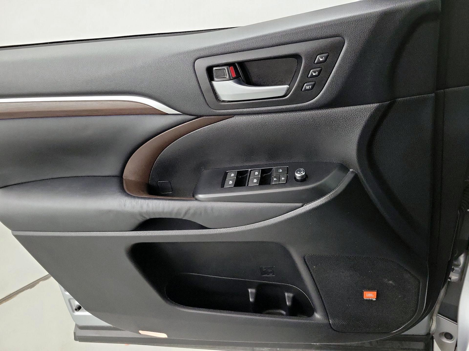 Thumbnail: 2014 Toyota Highlander - 12