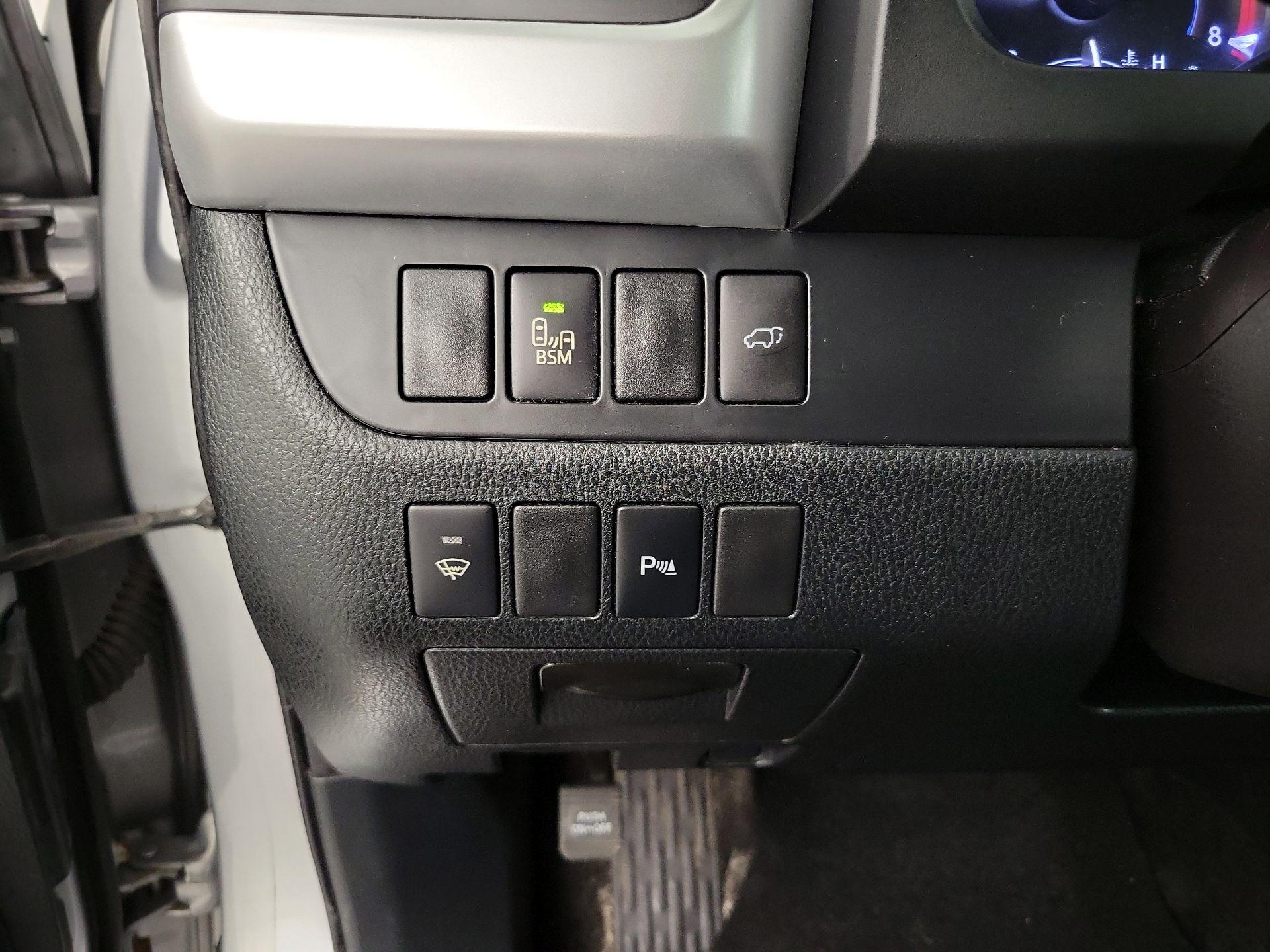 Thumbnail: 2014 Toyota Highlander - 13